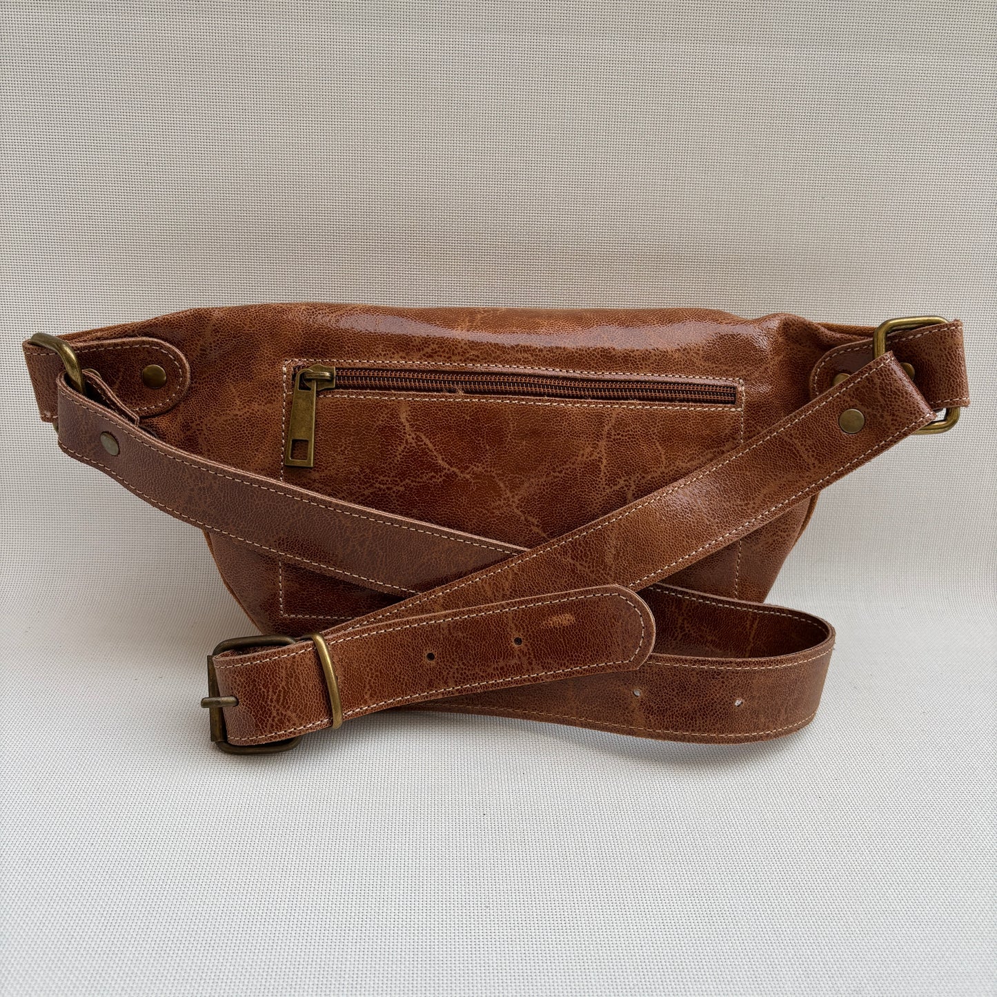 Riñonera RetroChic "Elegant Brown Party 2026" · Piel / Cuero · Pieza Exclusiva Núm. 18223