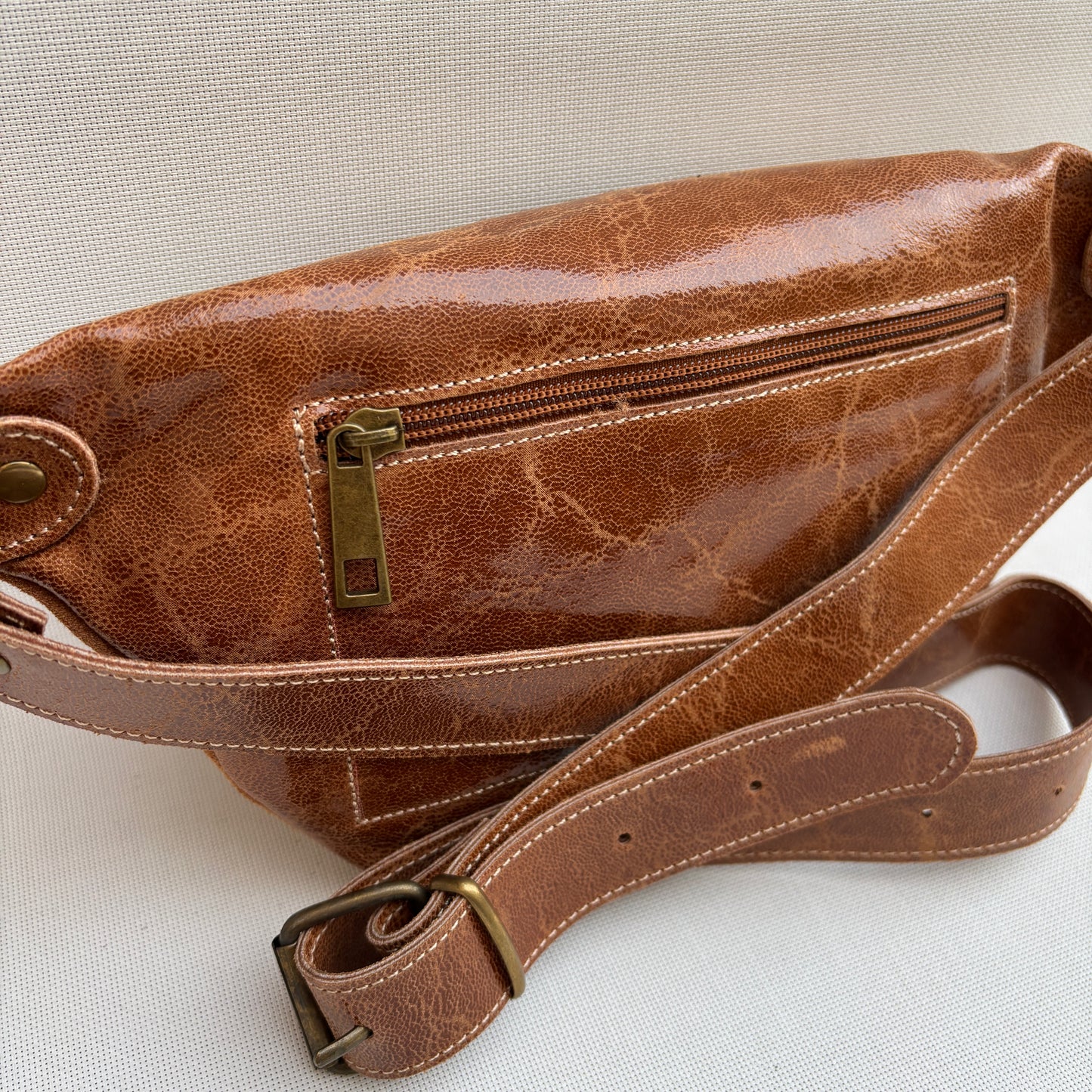 Riñonera RetroChic "Elegant Brown Party 2026" · Piel / Cuero · Pieza Exclusiva Núm. 18223