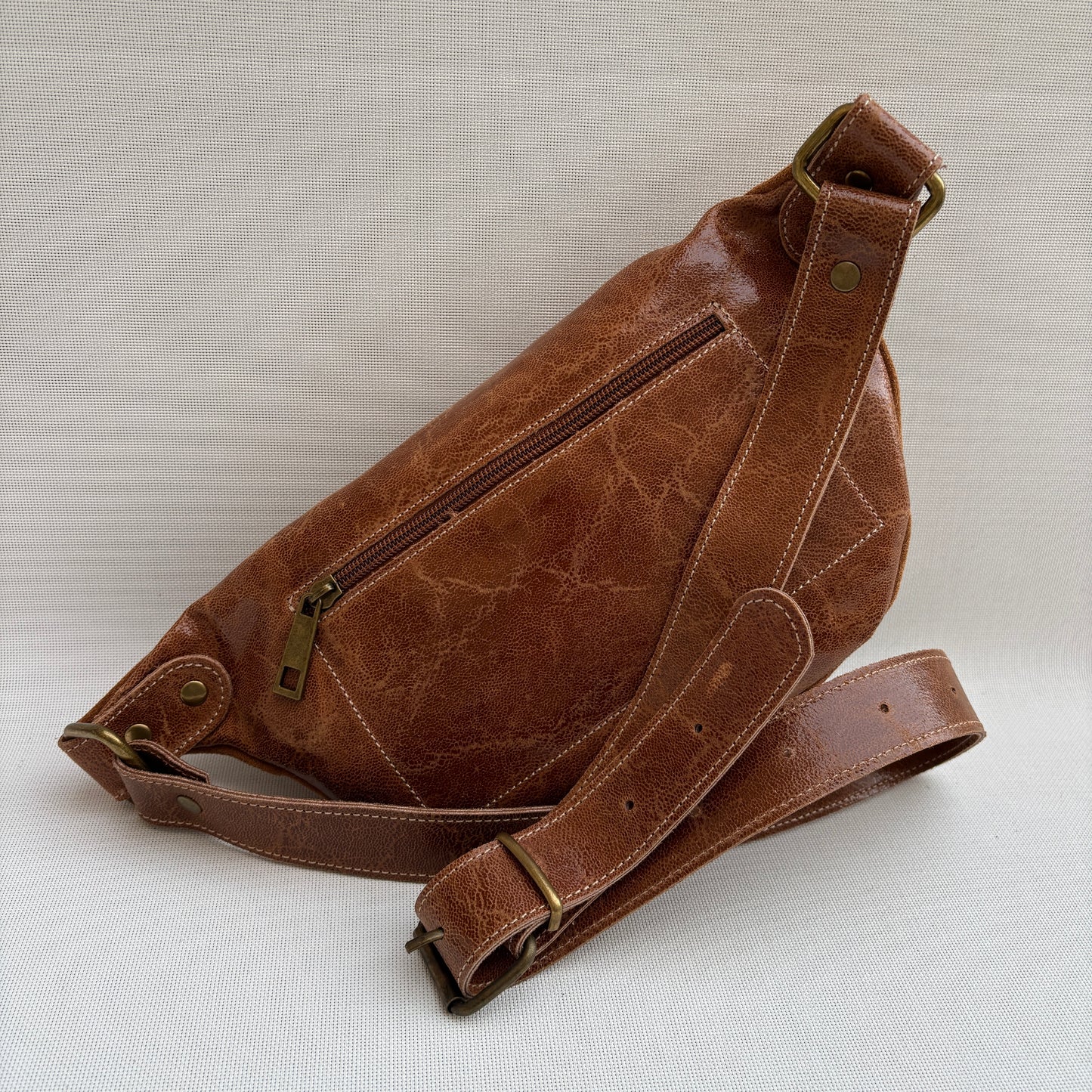 Riñonera RetroChic "Elegant Brown Party 2026" · Piel / Cuero · Pieza Exclusiva Núm. 18223