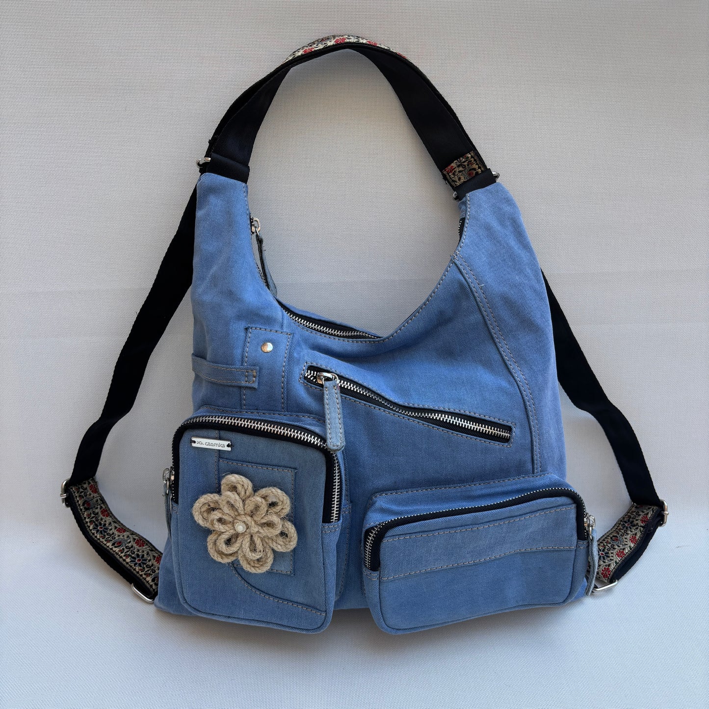 Mochila Caomka modelo Pocket "Denim Flower Joy" · Pieza Única núm. 18985