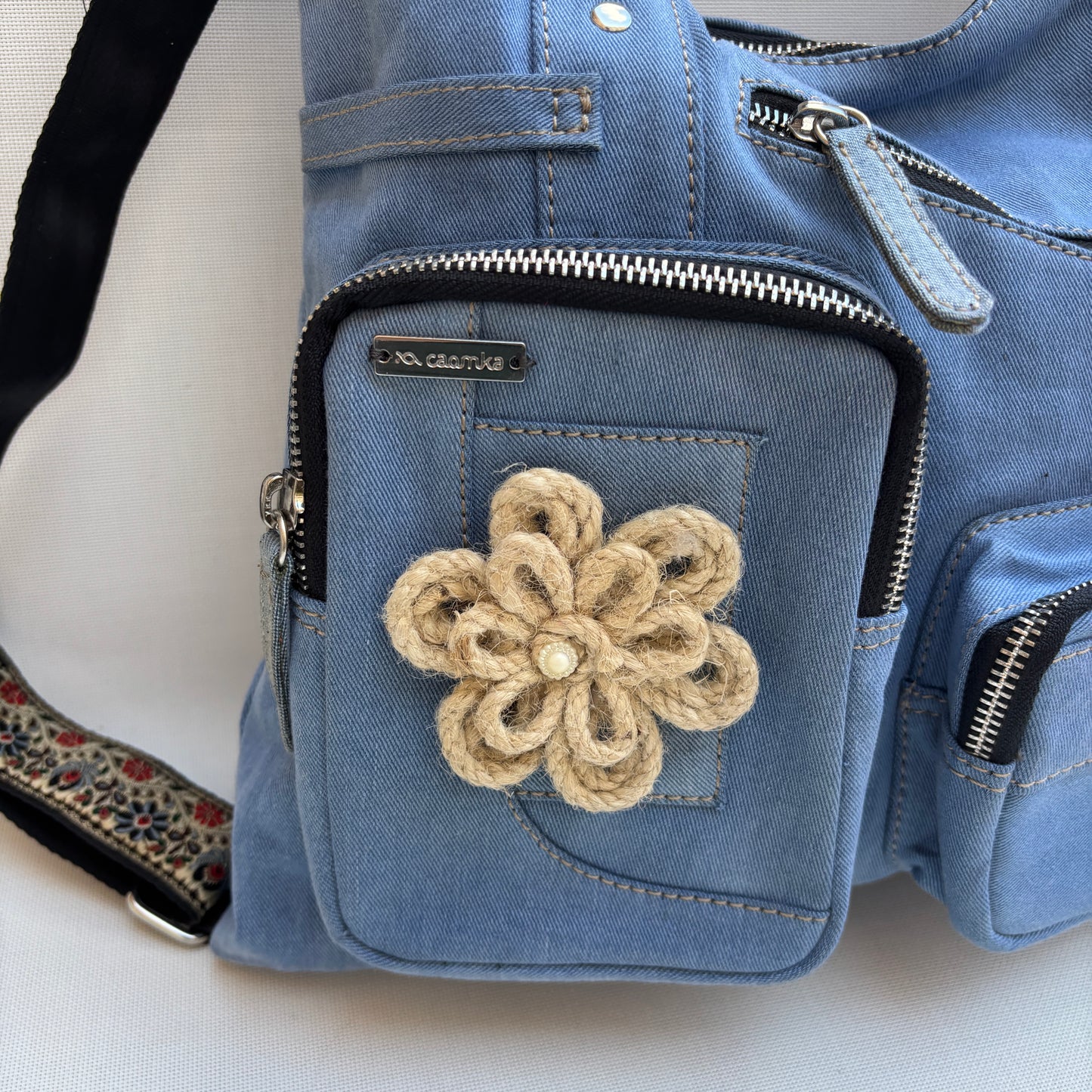 Mochila Caomka modelo Pocket "Denim Flower Joy" · Pieza Única núm. 18985