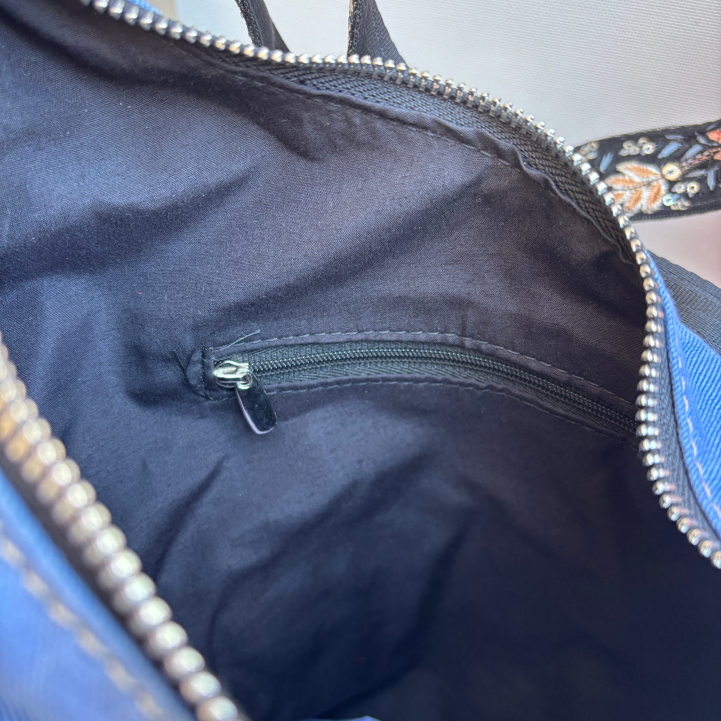 Mochila Caomka modelo Pocket "Denim Flower Joy" · Pieza Única núm. 18985