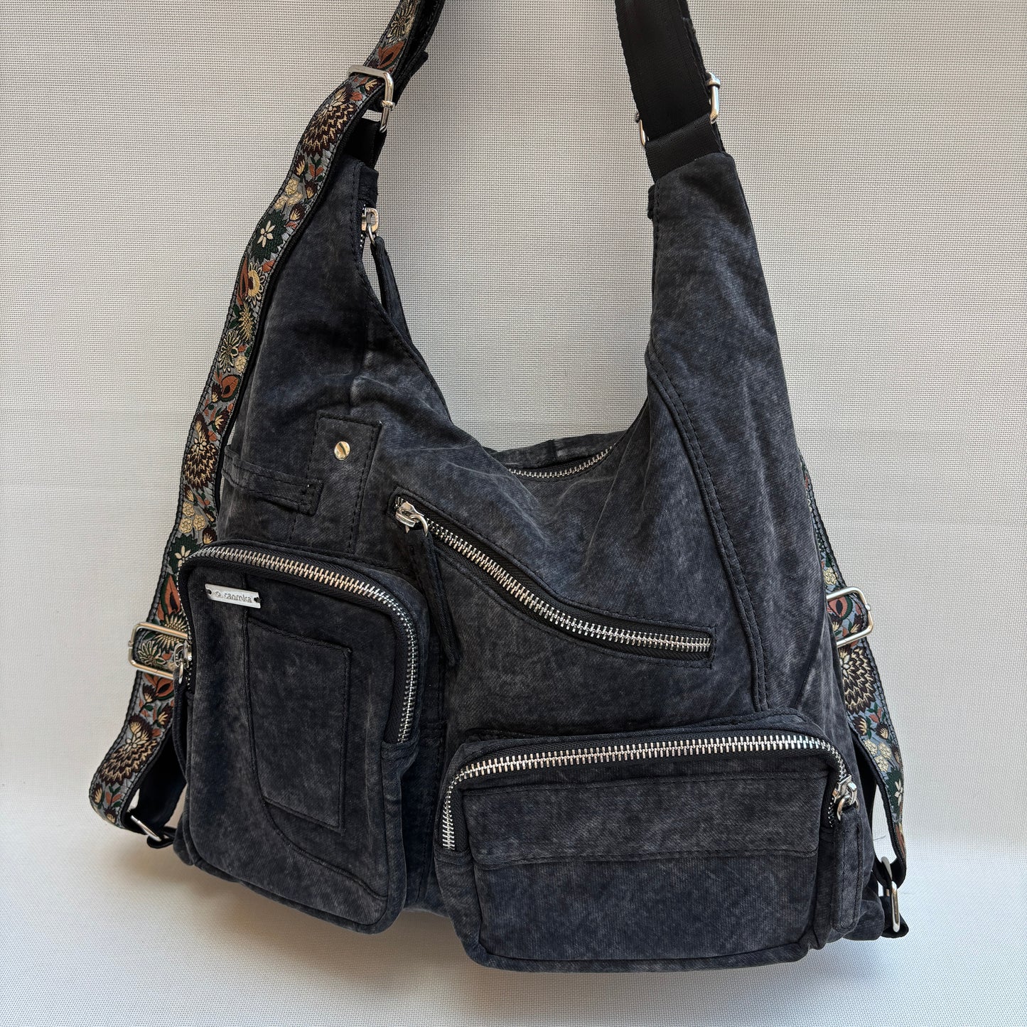 Mochila Caomka modelo Pocket "Black Denim Bloom" · Pieza Única núm. 18988