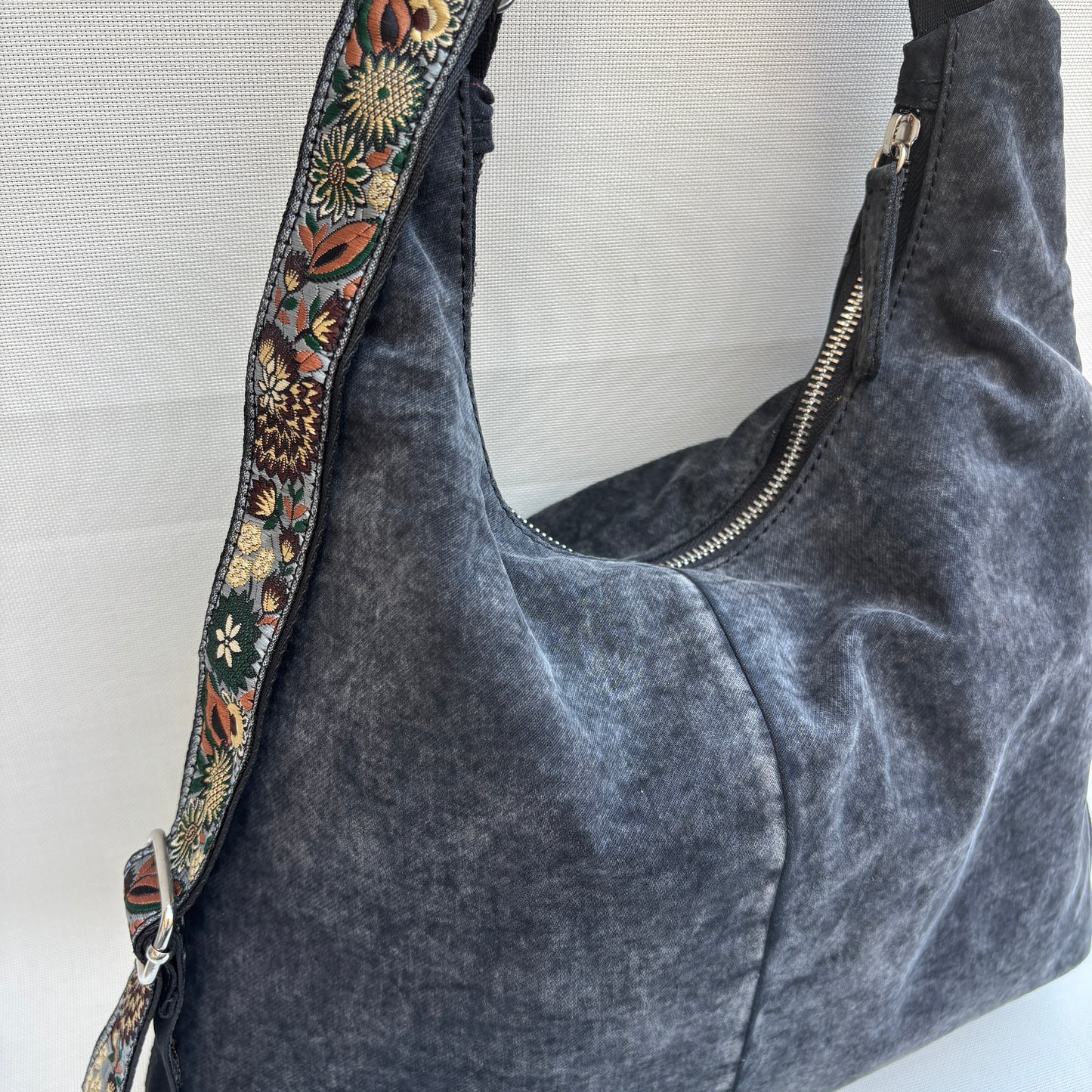 Mochila Caomka modelo Pocket "Black Denim Bloom" · Pieza Única núm. 18988
