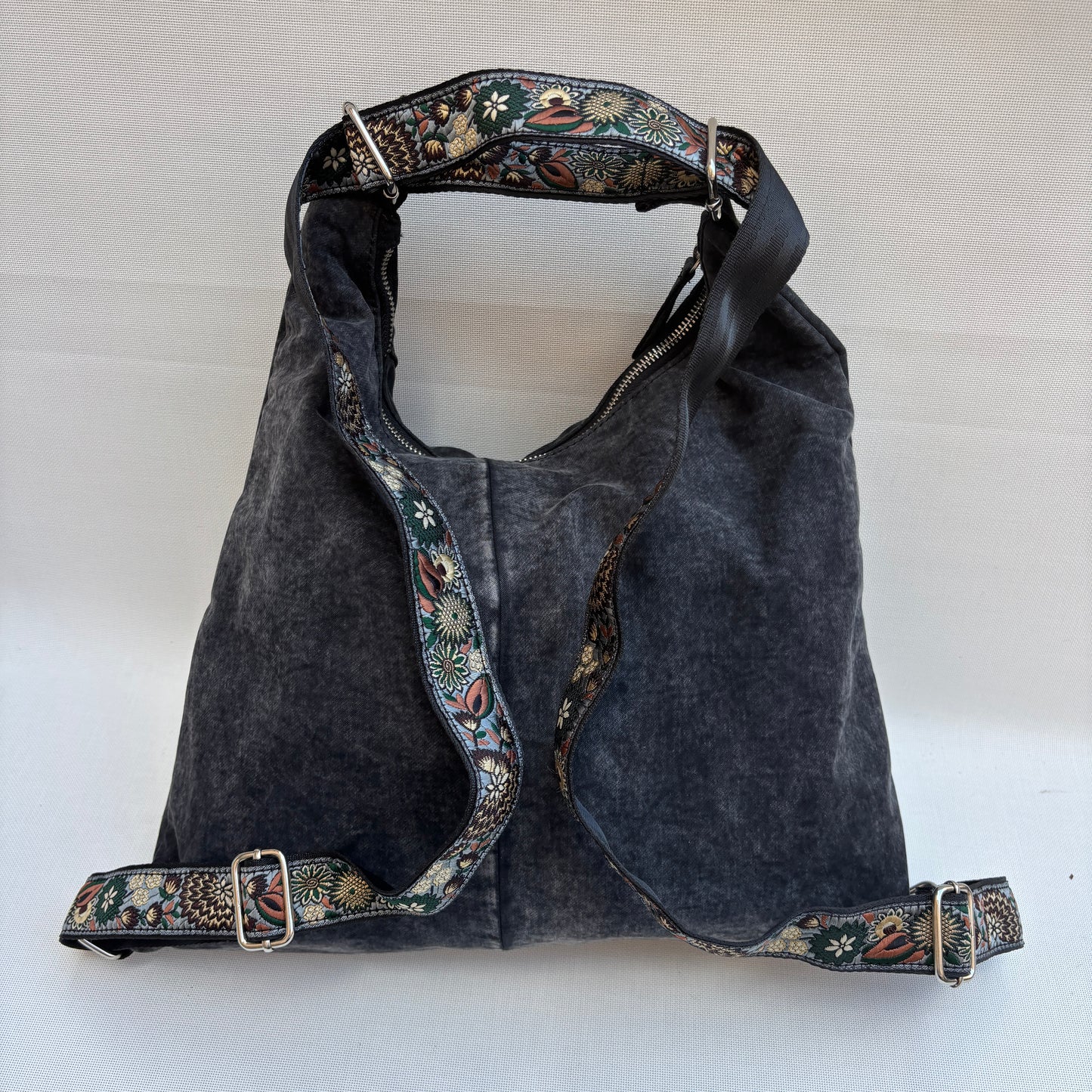 Mochila Caomka modelo Pocket "Black Denim Bloom" · Pieza Única núm. 18988
