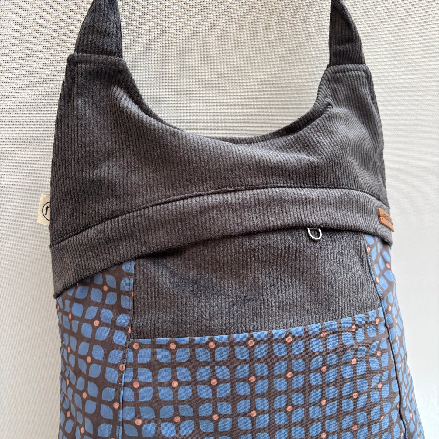 Mochila "Bhaktapur" Tejedido de pana con impermeable · Pieza Exclusiva 18225