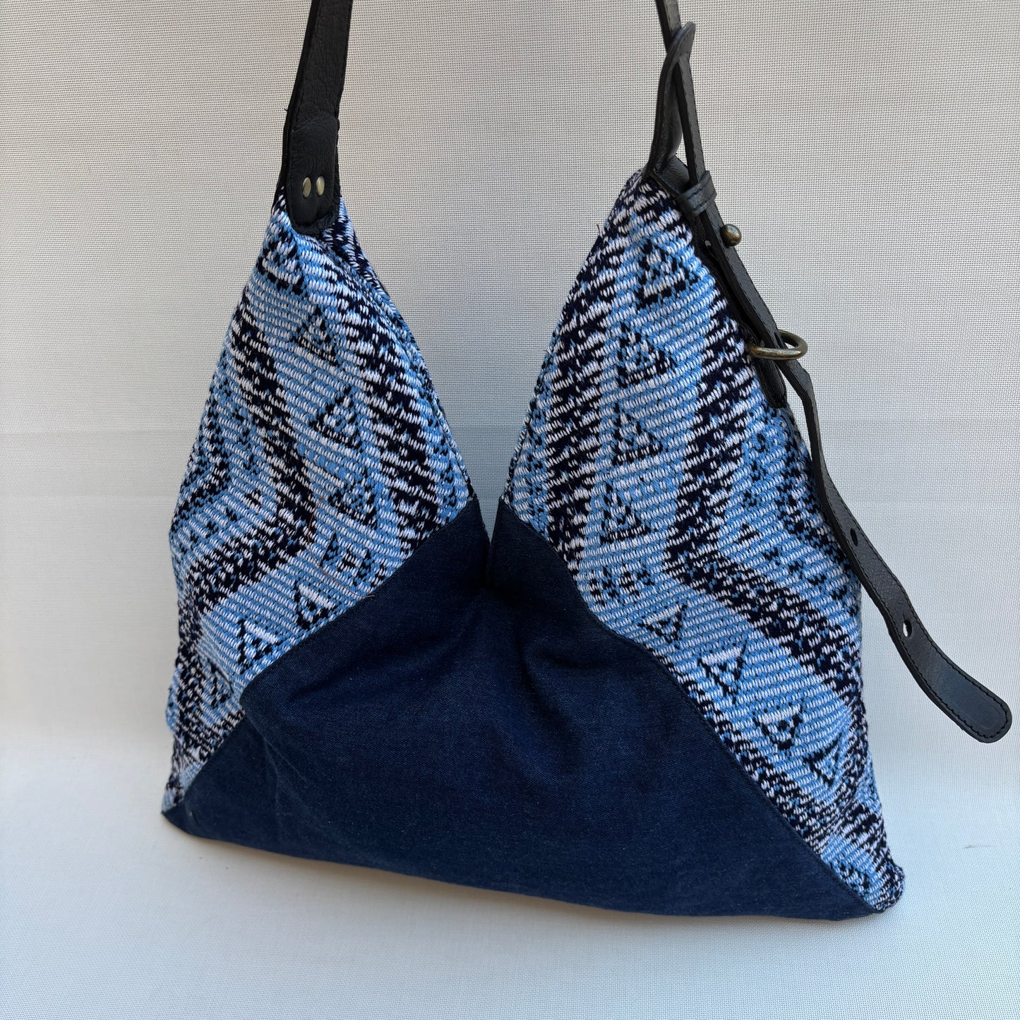 Bolso Violeta “Blue India Spirit" · Pieza Única Núm. 18948 (primeras piezas) en evolución.