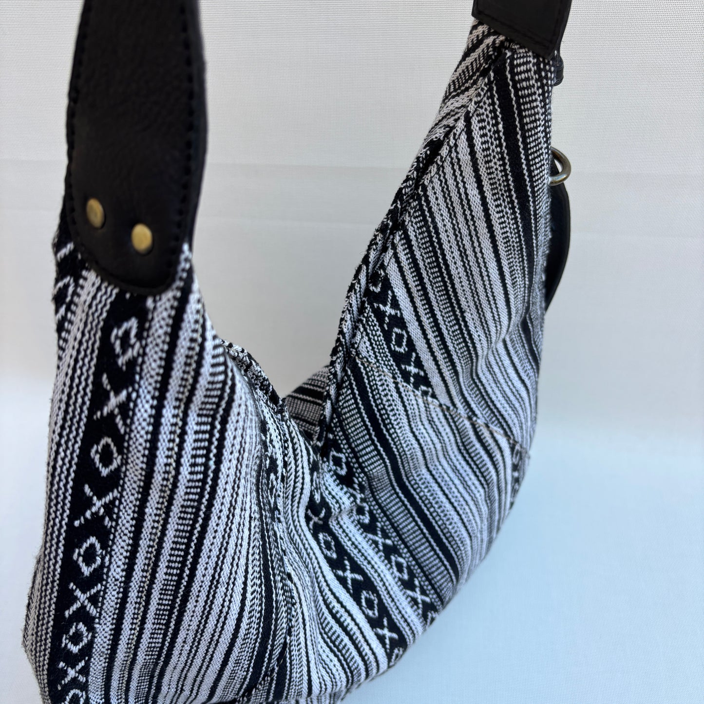 Bolso Violeta “Black India Rhythm" · Pieza Única Núm. 18947 (primeras piezas) en evolución.