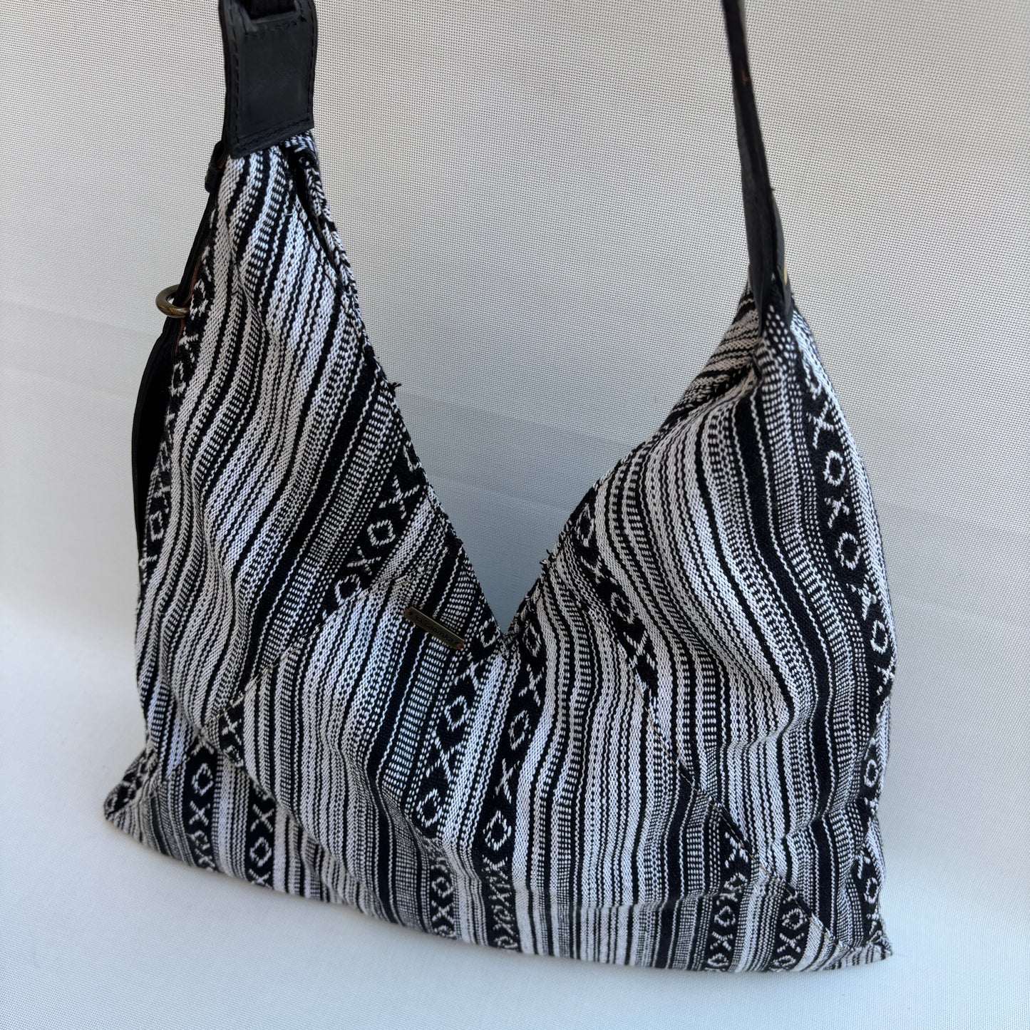 Bolso Violeta “Black India Rhythm" · Pieza Única Núm. 18947 (primeras piezas) en evolución.