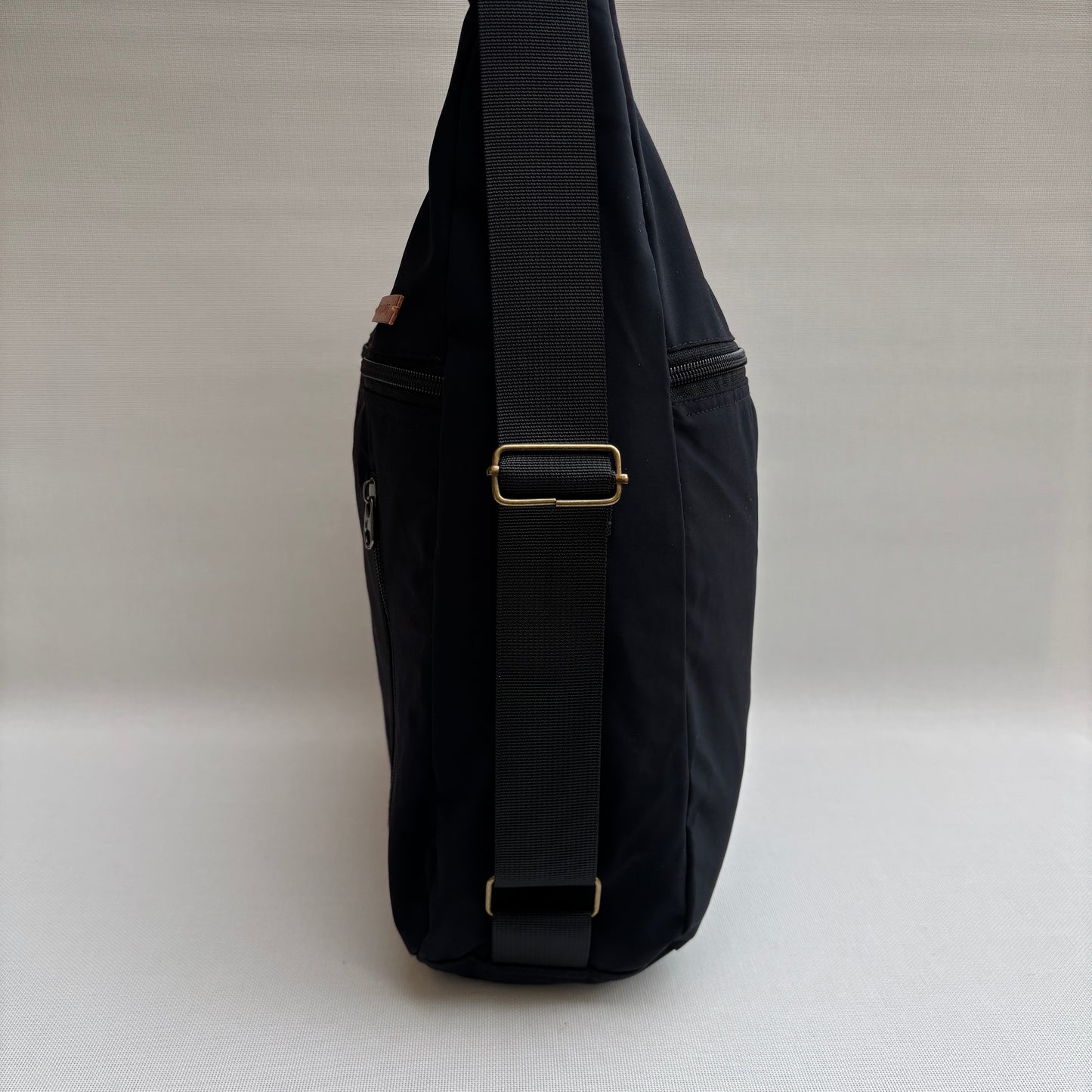 Mochila - Bolso - Tote Bag - Impermeable · Mutifunción · "Nepal" Color Negro · Súper ligera · Pieza 16714