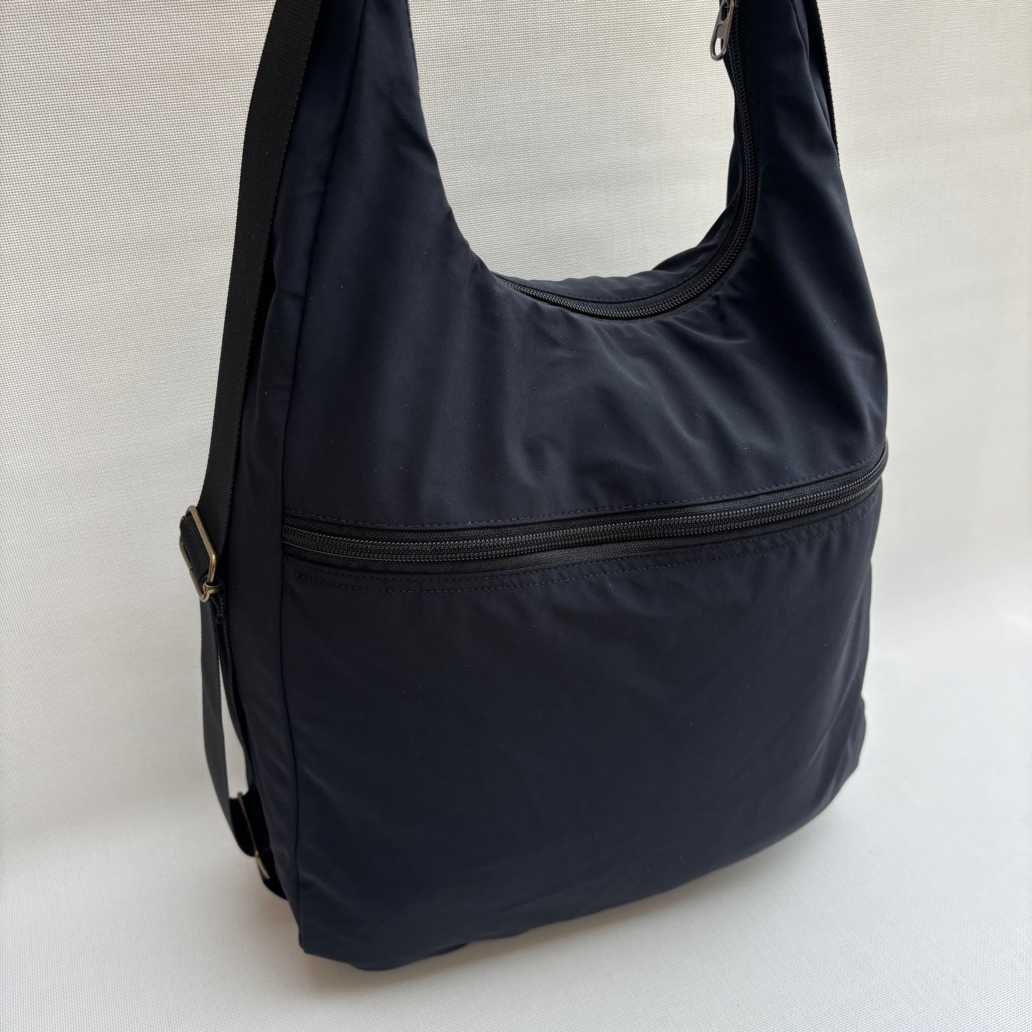 Mochila - Bolso - Tote Bag - Impermeable · Mutifunción · "Nepal" Color Negro · Súper ligera · Pieza 16714
