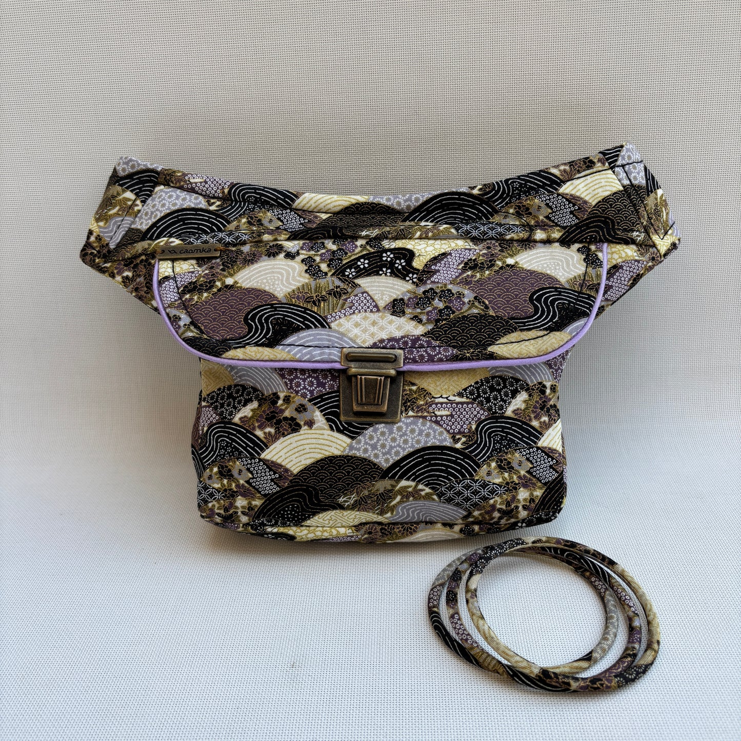 30% Dto. Pack Riñonera Mini + 3 Pulseras "Special Japanese" + Bolsillo trasero extra · Pieza Única Núm. 17460