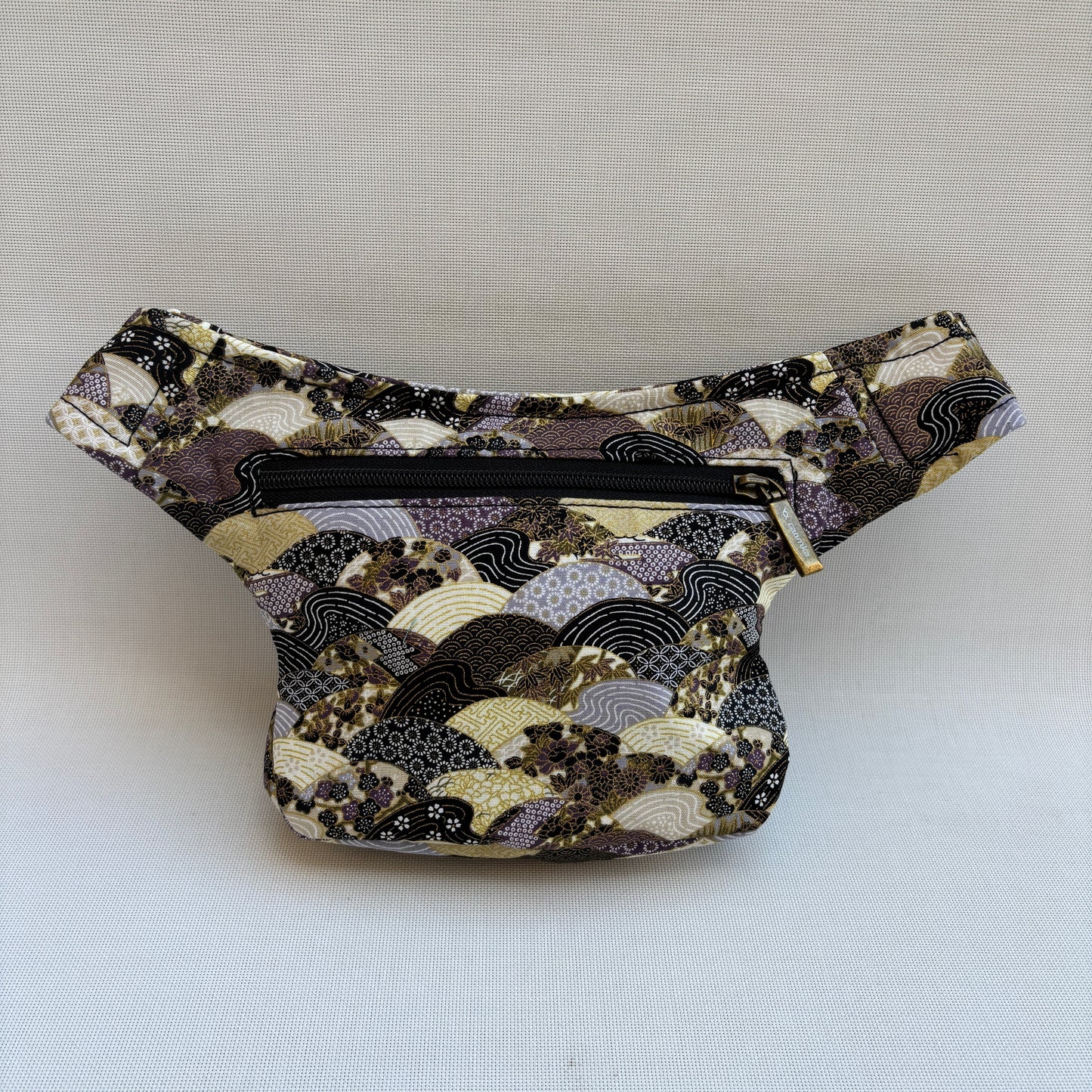 30% Dto. Pack Riñonera Mini + 3 Pulseras "Special Japanese" + Bolsillo trasero extra · Pieza Única Núm. 17460