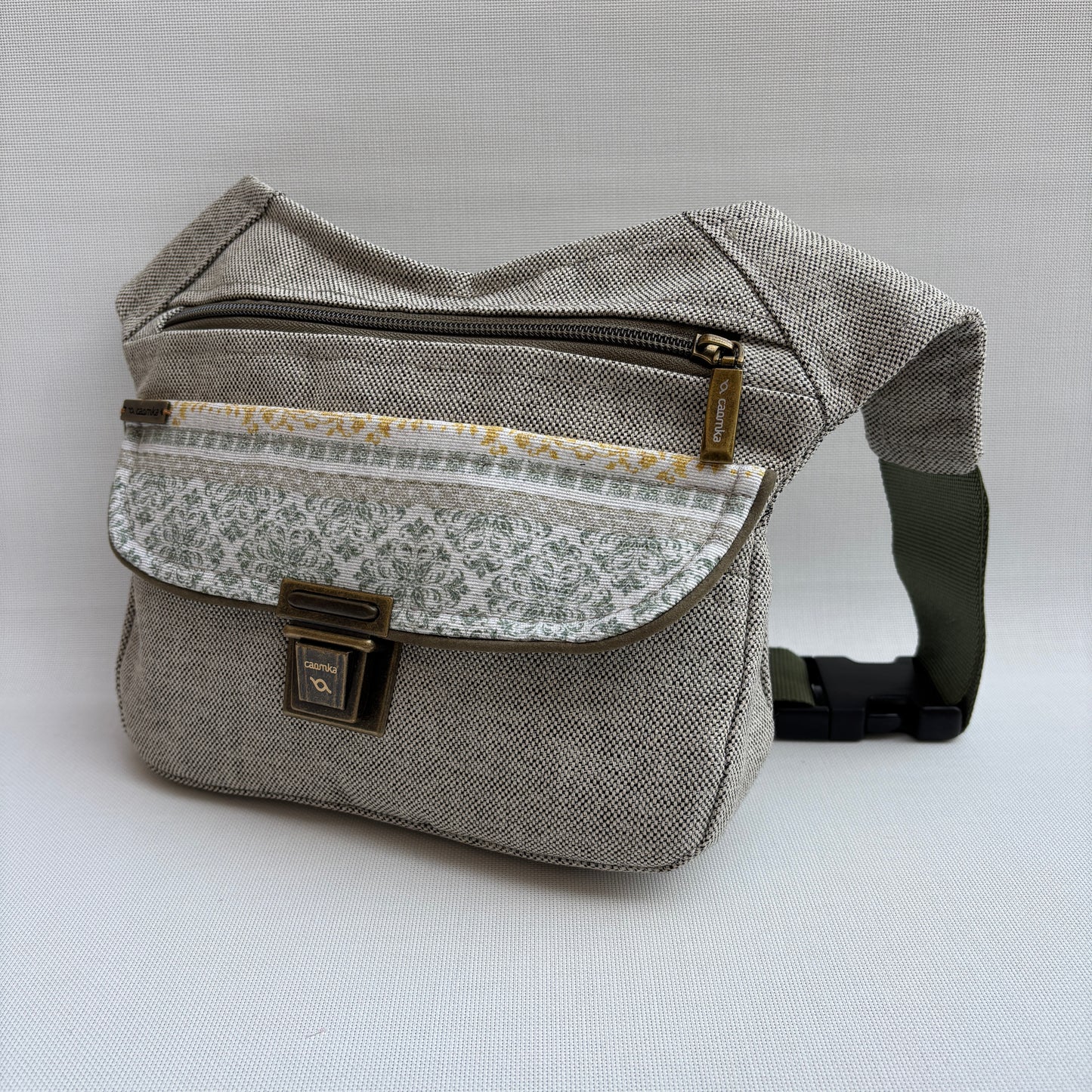 Riñonera "Elegant Wink" · Pieza Única Núm. 18383