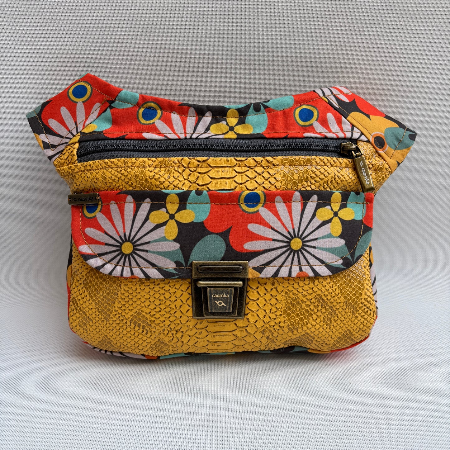 Riñonera "Special Flower Power" · Pieza Única Núm. 18382