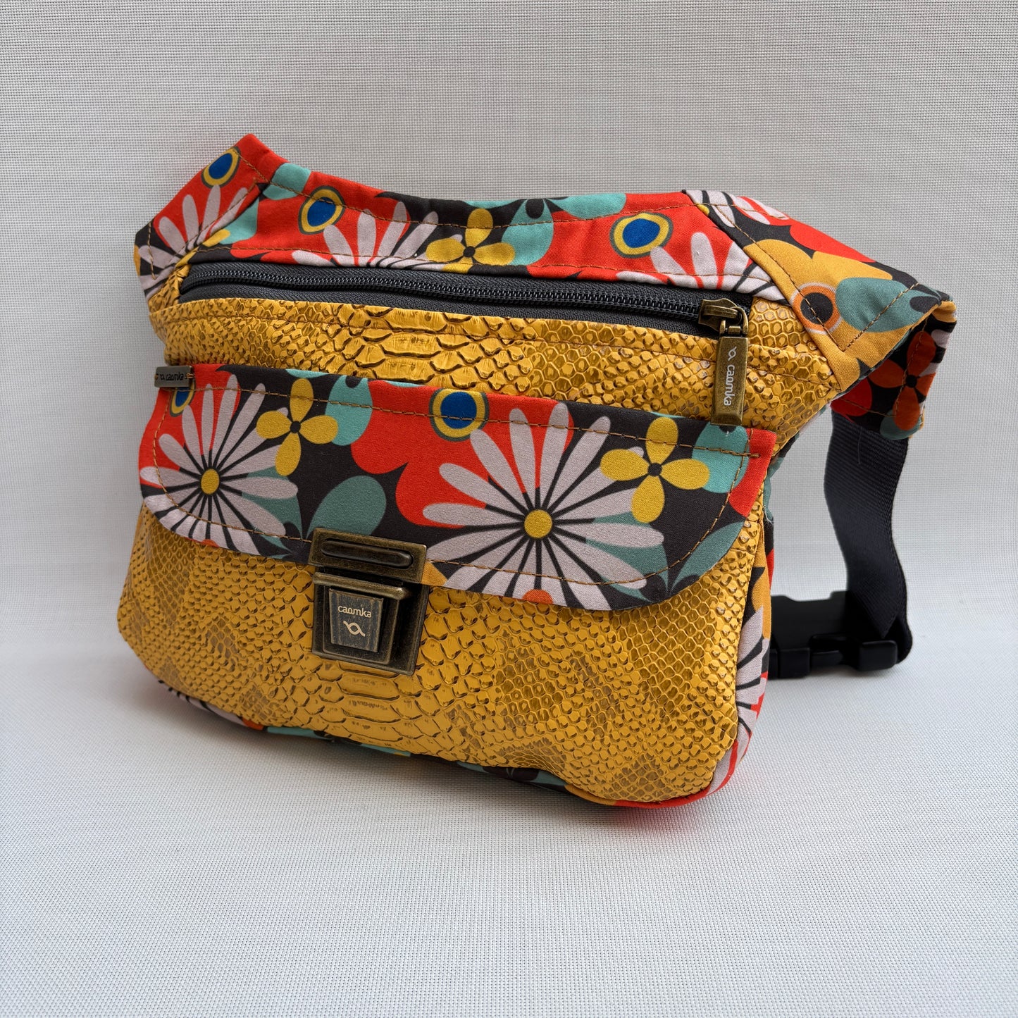 Riñonera "Special Flower Power" · Pieza Única Núm. 18382