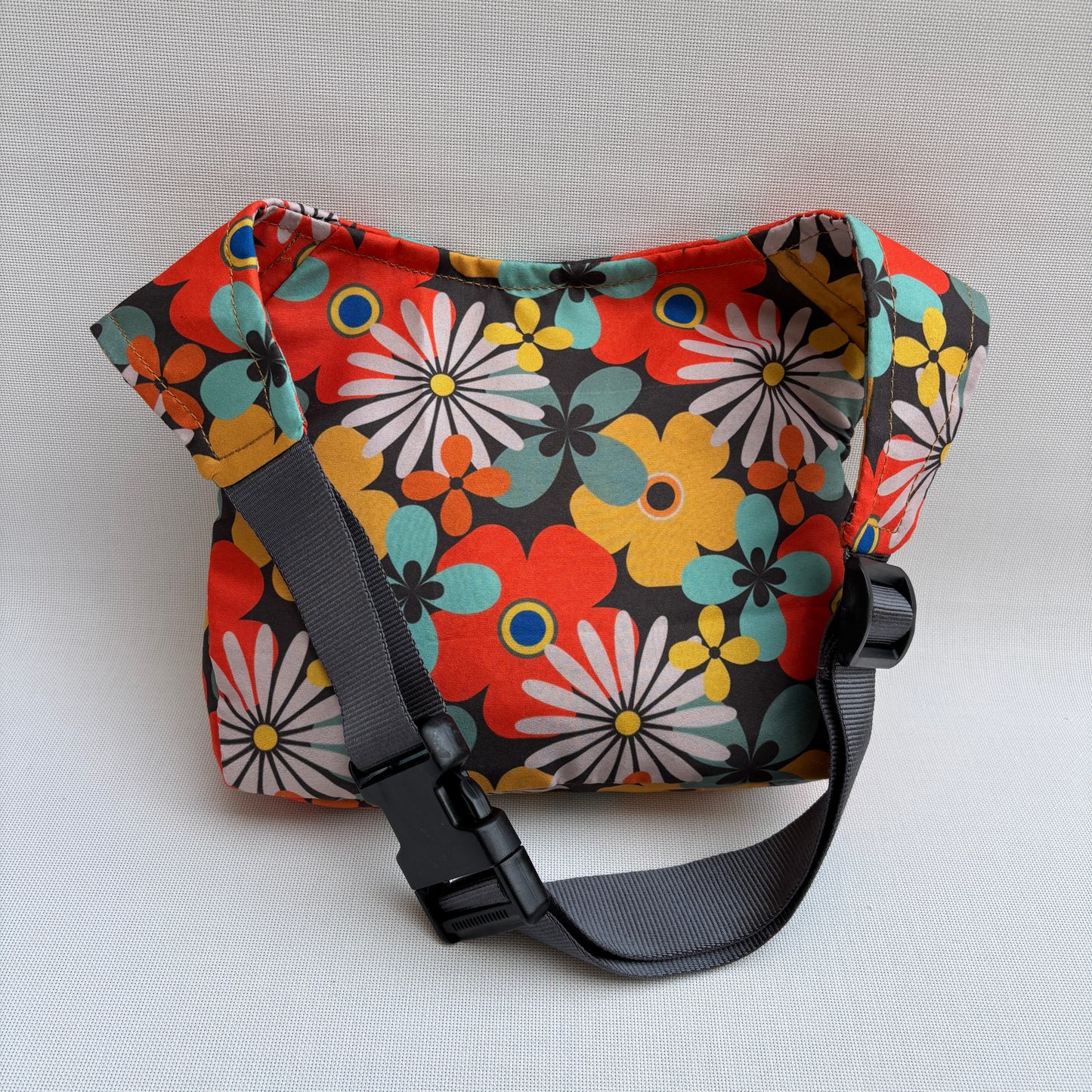 Riñonera "Special Flower Power" · Pieza Única Núm. 18382