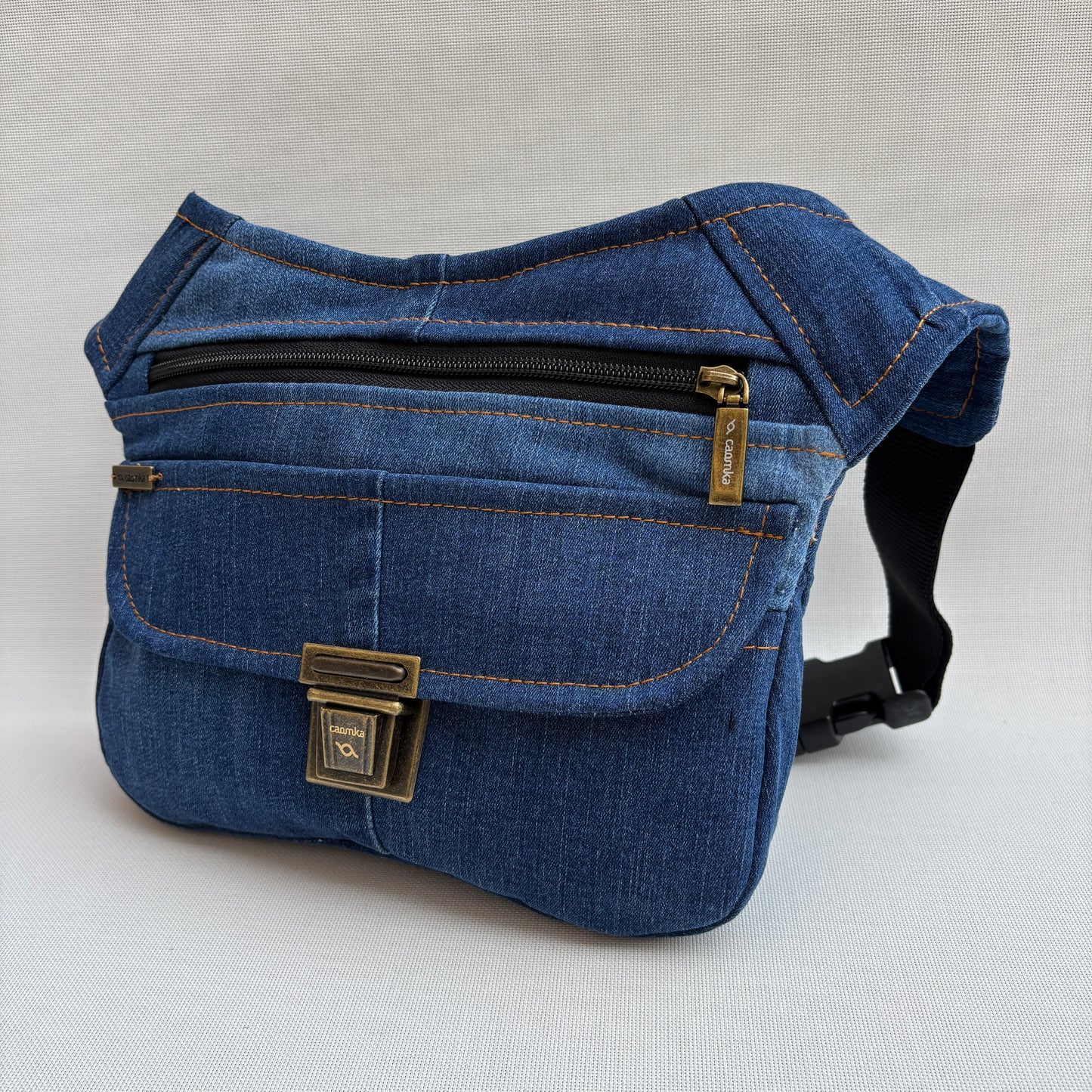 Riñonera ♻️ Jeans Recycled ♻️ · Pieza Única Núm. 18228