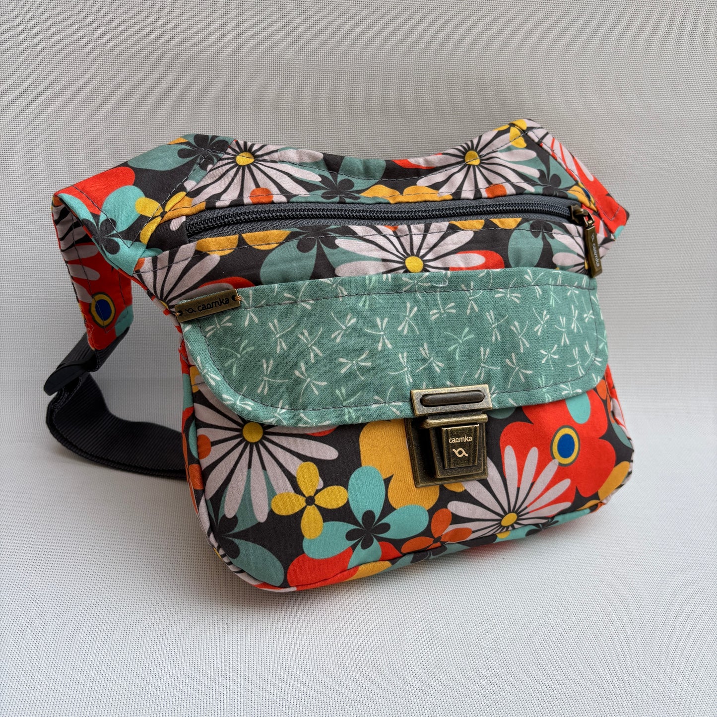 Riñonera "Special Flower Power" + Bolsillo trasero extra · Pieza Única Núm. 18631