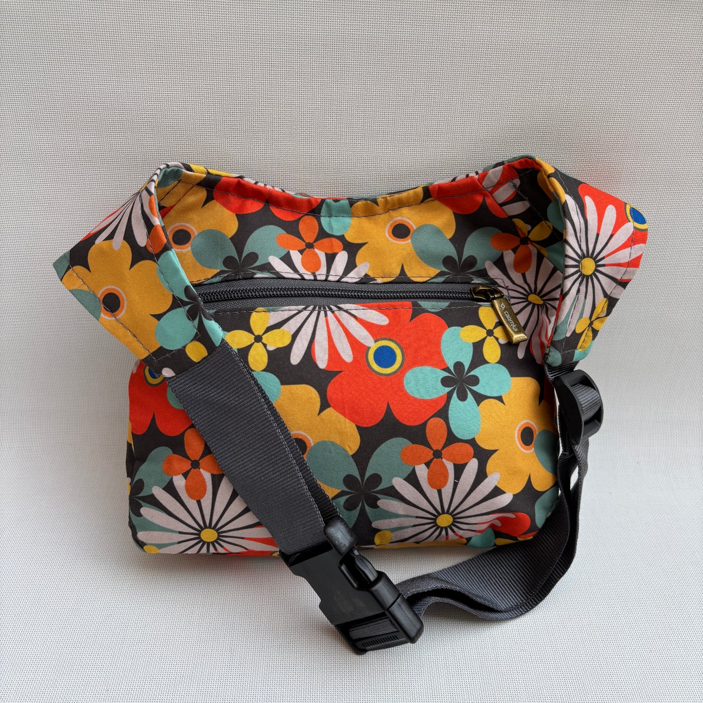 Riñonera "Special Flower Power" + Bolsillo trasero extra · Pieza Única Núm. 18631