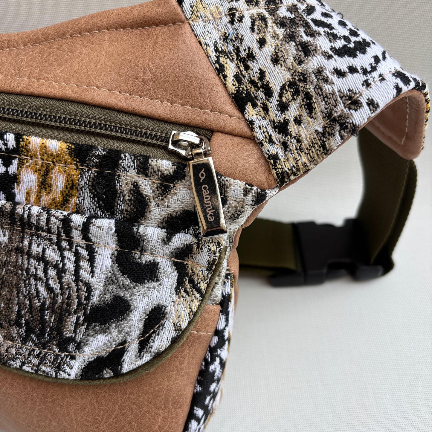 Riñonera "Special Animal Print" · Polipiel · Pieza Única Núm. 18231