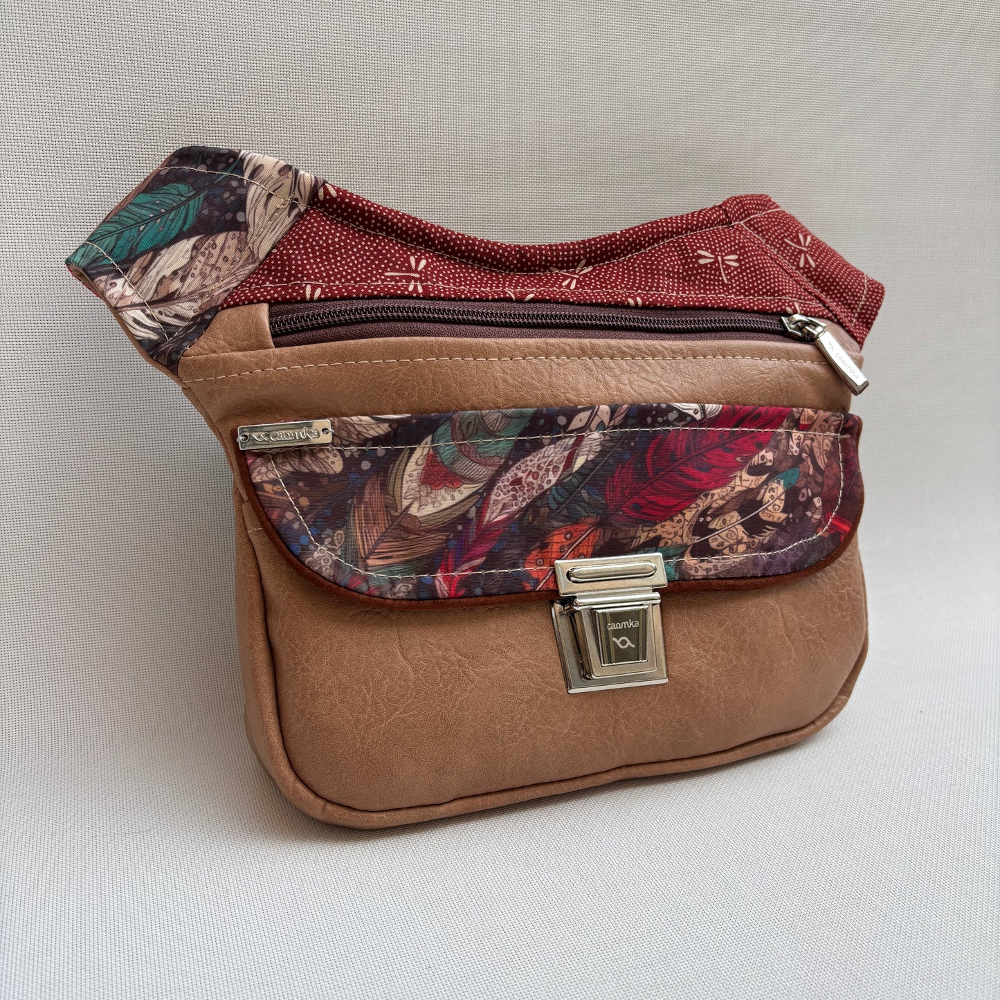 Riñonera "Elegant bird feathers Top" · Polipiel · Pieza Única Núm. 18239