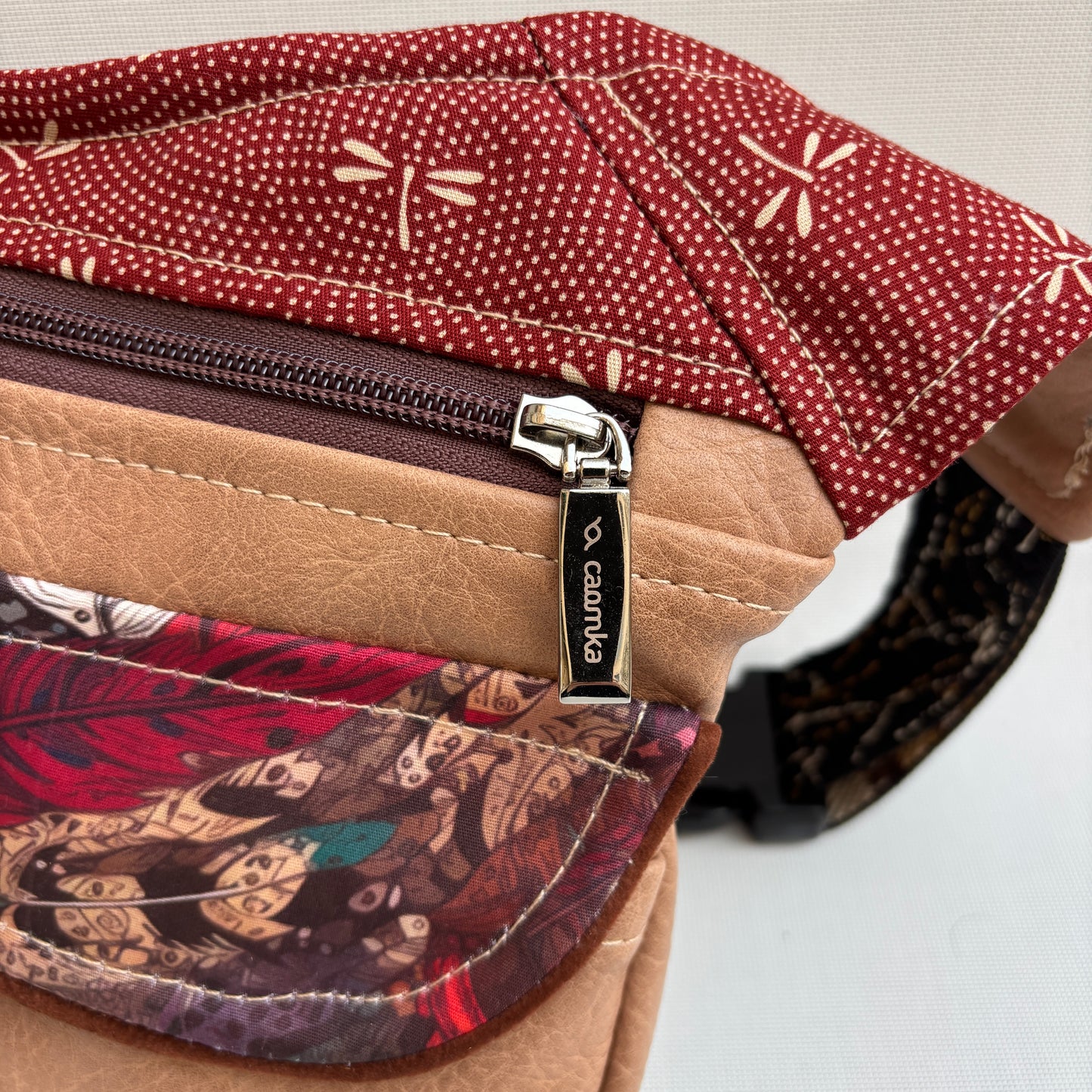 Riñonera "Elegant bird feathers Top" · Polipiel · Pieza Única Núm. 18239