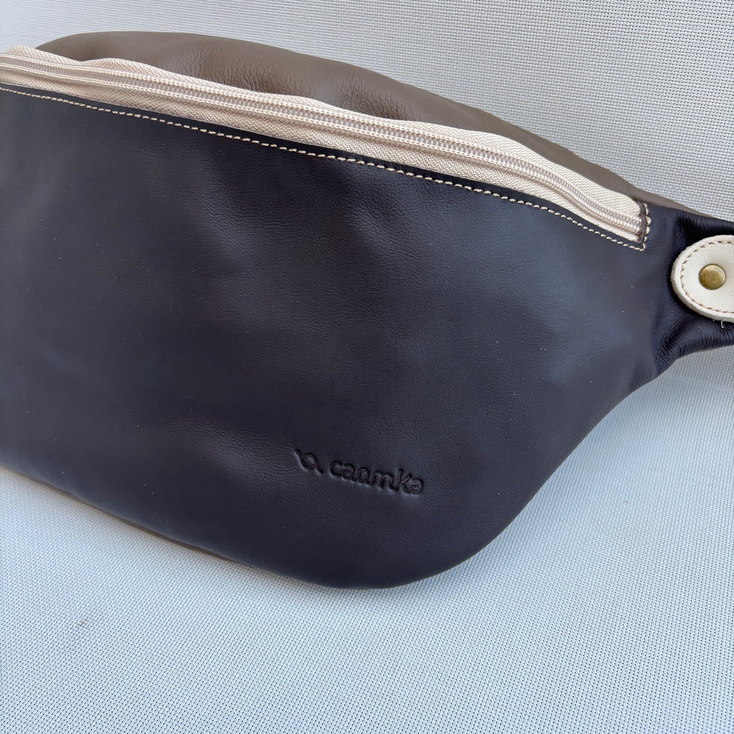 Riñonera "Retro Chic Watermelon Taupe" · Piel / Cuero · Pieza Exclusiva Núm. 17510