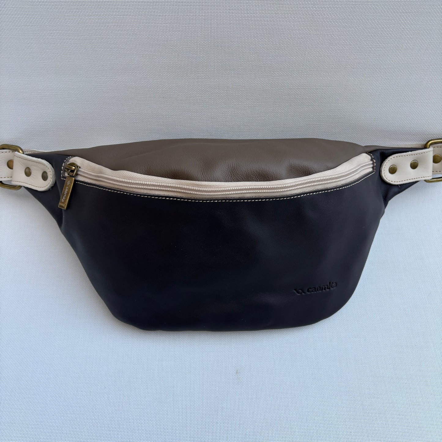 Riñonera "Retro Chic Watermelon Taupe" · Piel / Cuero · Pieza Exclusiva Núm. 17510