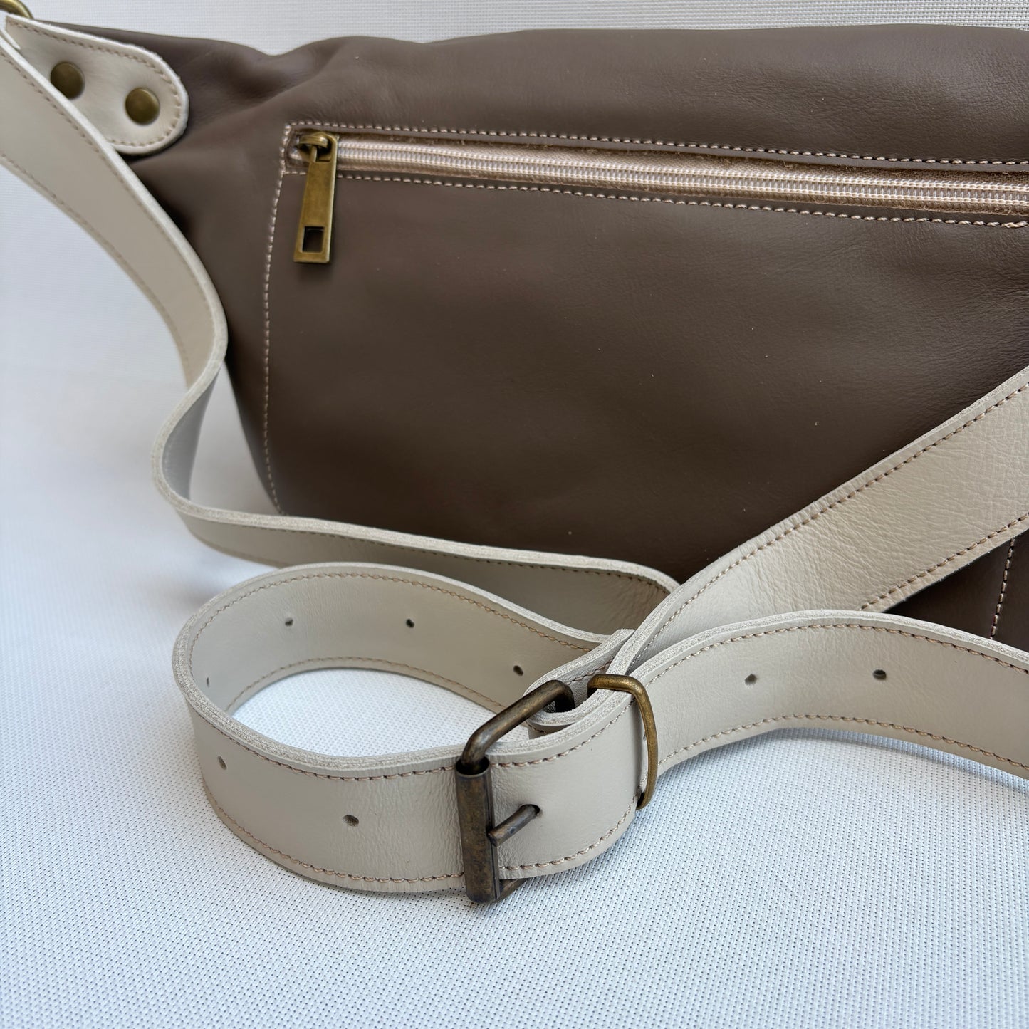 Riñonera "Retro Chic Watermelon Taupe" · Piel / Cuero · Pieza Exclusiva Núm. 17510