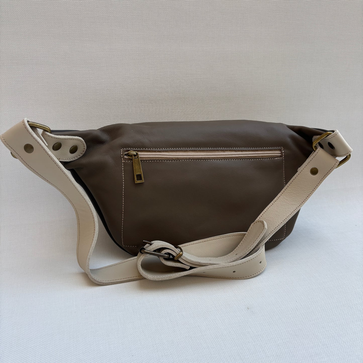 Riñonera "Retro Chic Watermelon Taupe" · Piel / Cuero · Pieza Exclusiva Núm. 17510