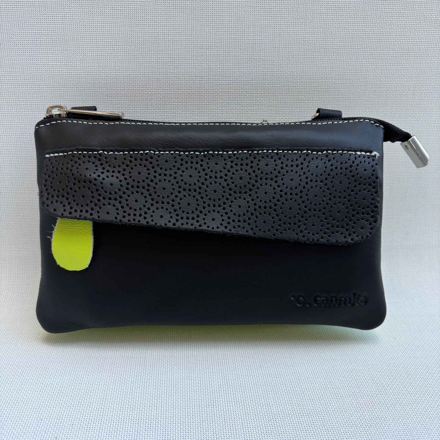 Riñonera multifunción NANO "Black & Pistachio" · Piel - Cuero · Pieza Exclusiva Núm. 17521