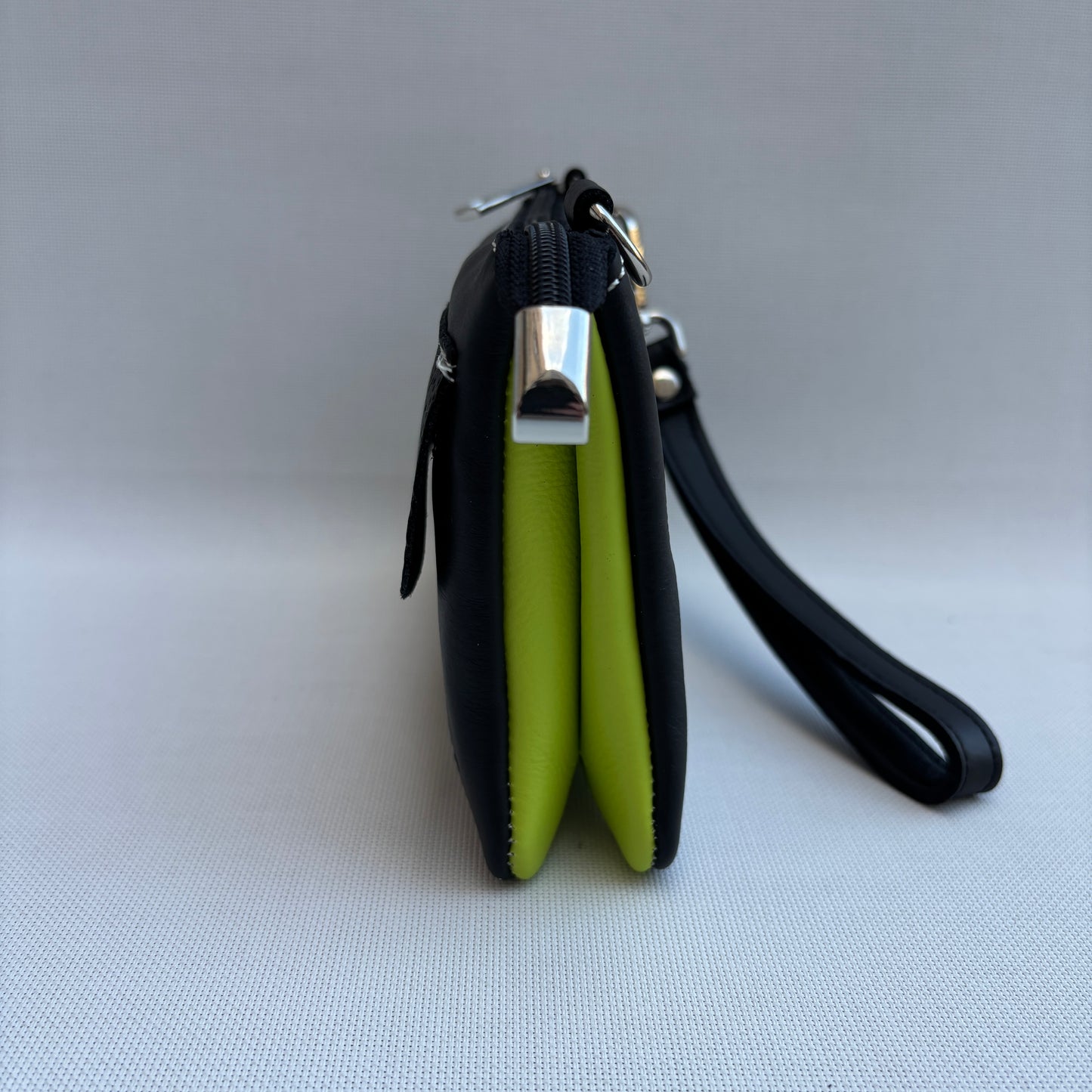 Riñonera multifunción NANO "Black & Pistachio" · Piel - Cuero · Pieza Exclusiva Núm. 17521