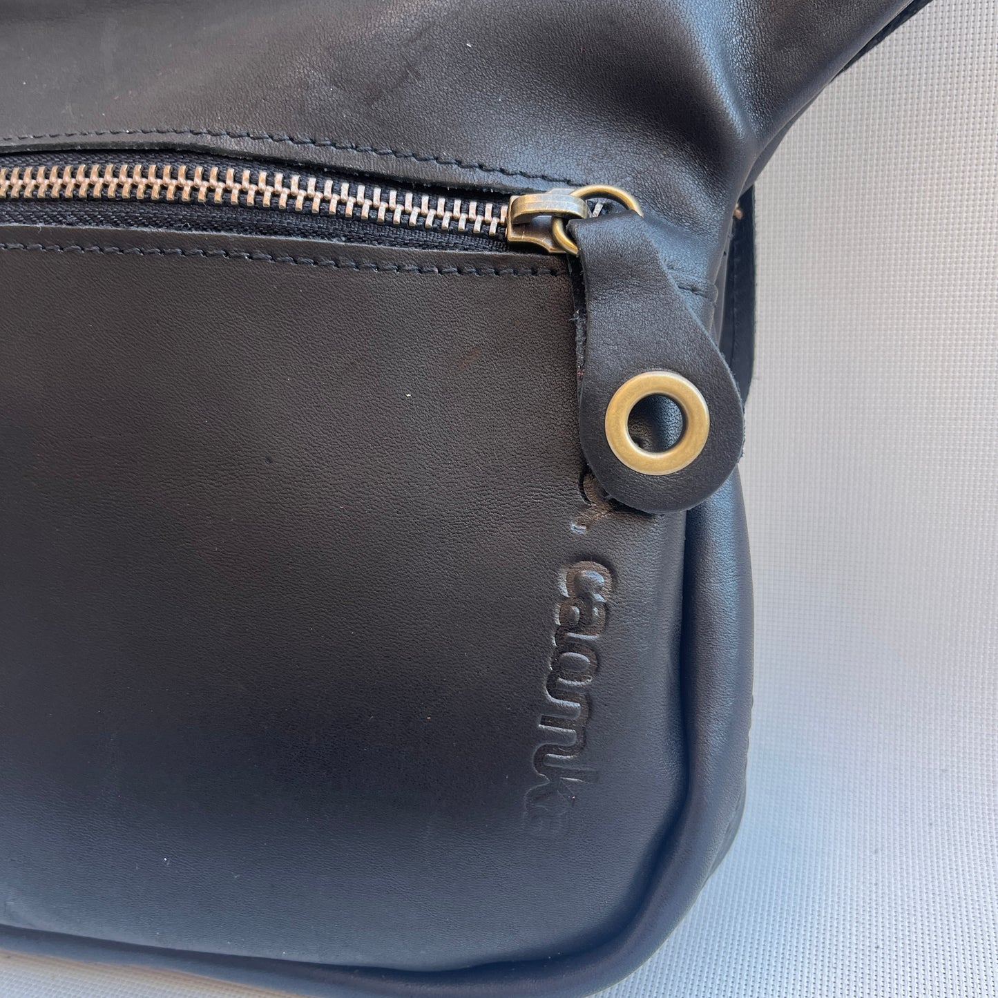 Premium Black & Old Gold · Piel natural BioCuir® · Pieza Exclusiva Núm. 15008
