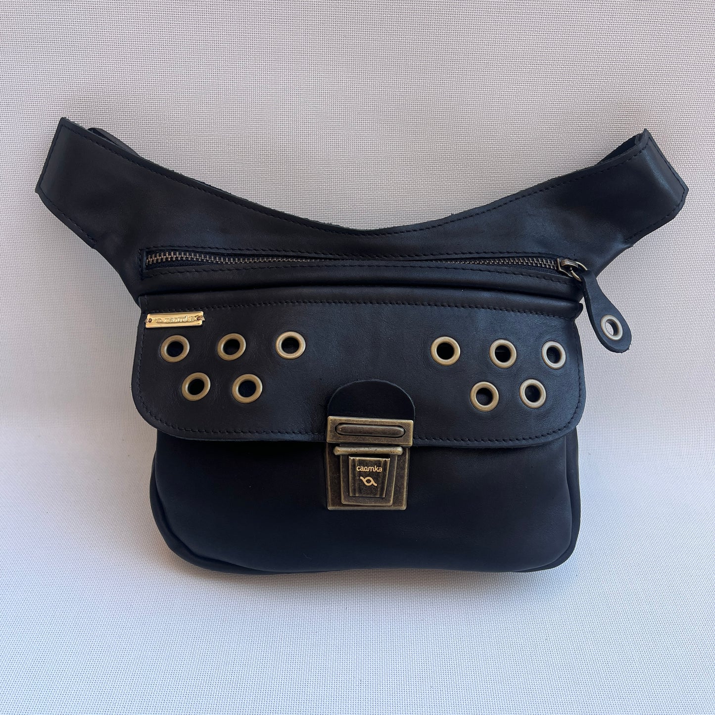 Premium Black Circles & Old Gold · Piel natural BioCuir® · Pieza Exclusiva Núm. 15001