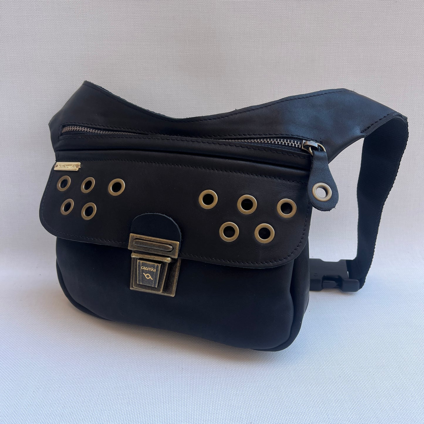 Premium Black Circles & Old Gold · Piel natural BioCuir® · Pieza Exclusiva Núm. 15001