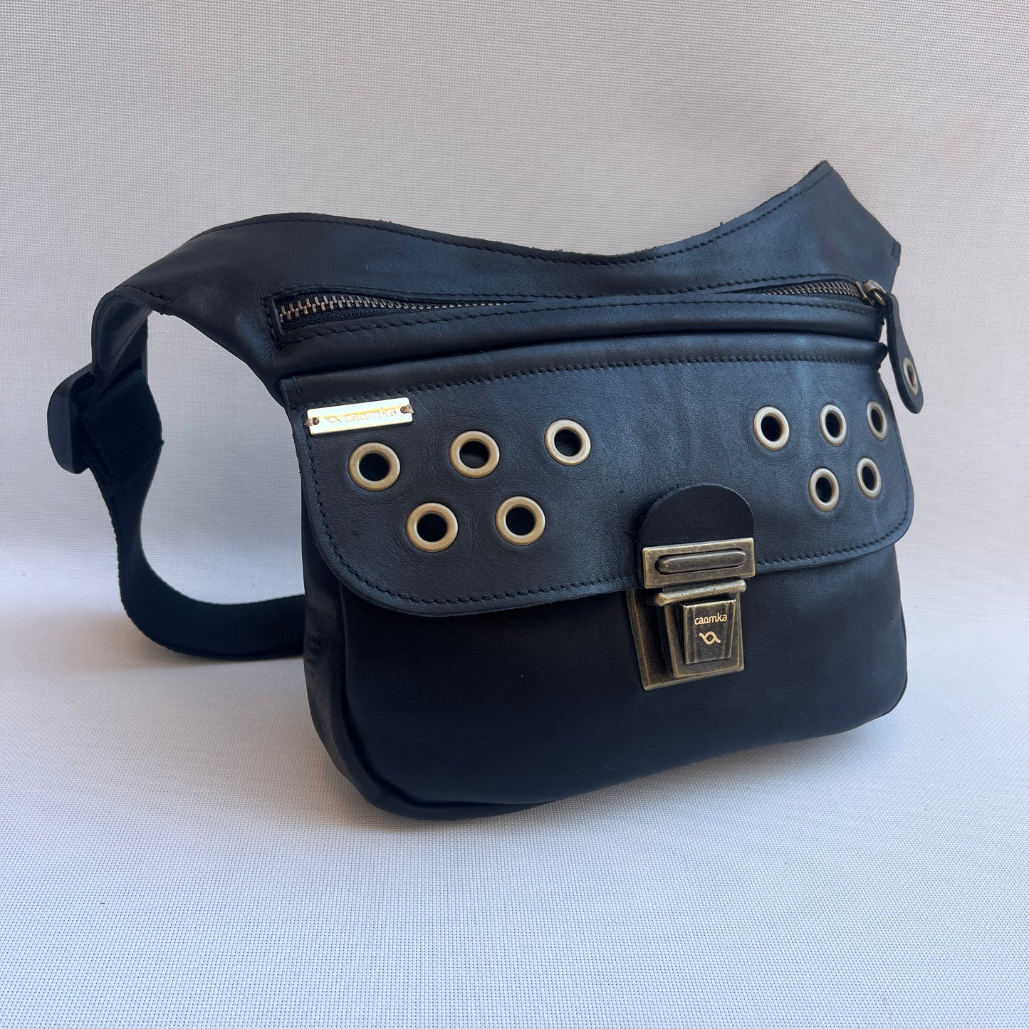 Premium Black Circles & Old Gold · Piel natural BioCuir® · Pieza Exclusiva Núm. 15001