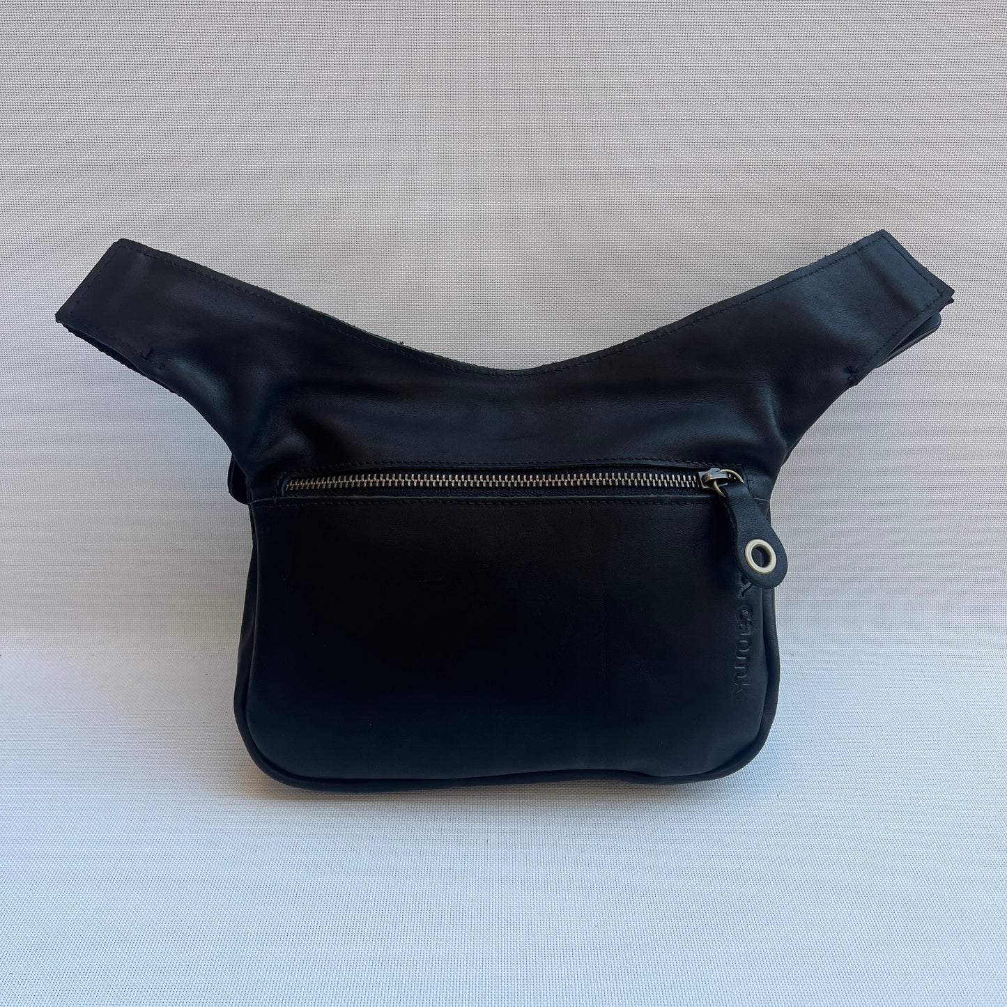 Premium Black Circles & Old Gold · Piel natural BioCuir® · Pieza Exclusiva Núm. 15001