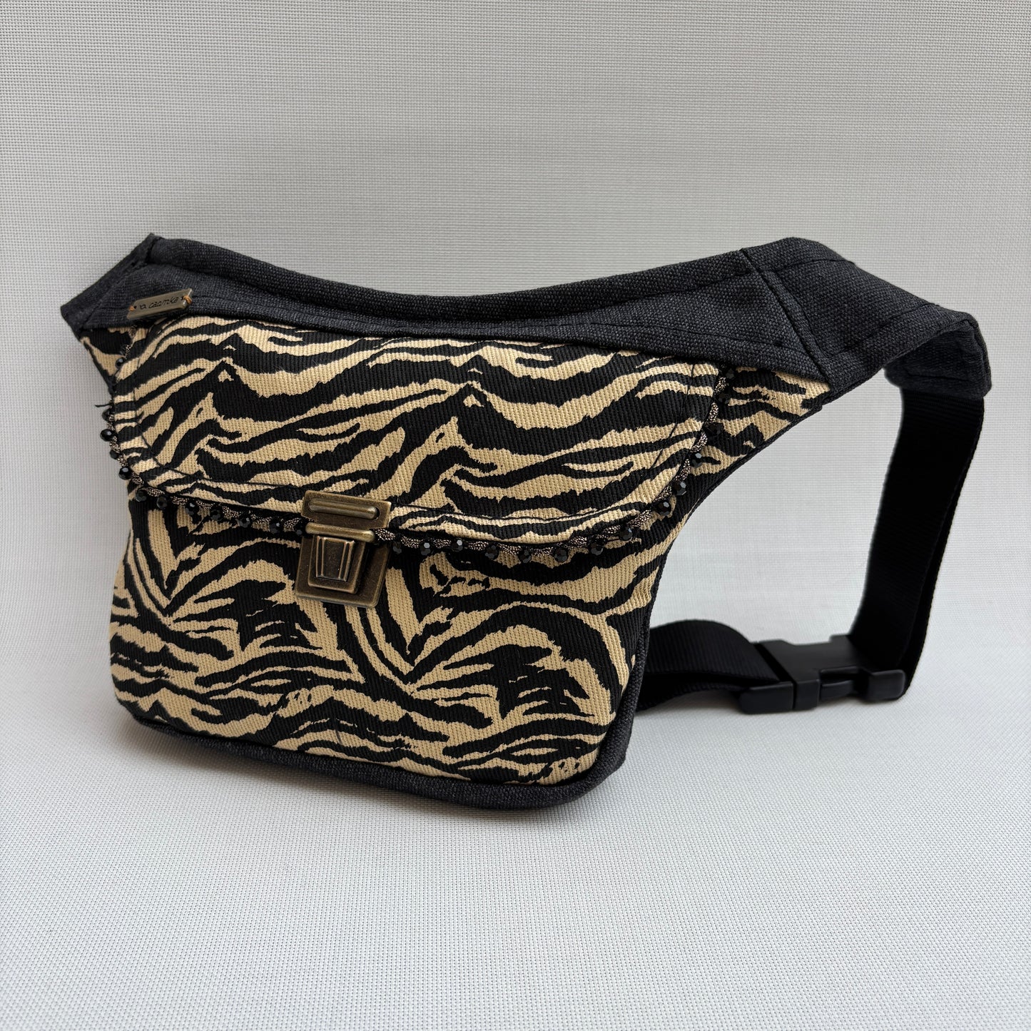 Riñonera Mini "Animal Print" + Bolsillo trasero extra · Pieza Única Núm. 18254