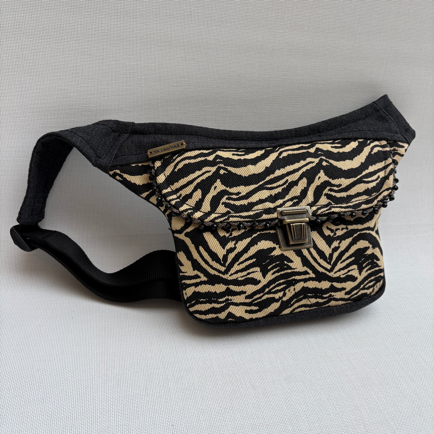 Riñonera Mini "Animal Print" + Bolsillo trasero extra · Pieza Única Núm. 18254