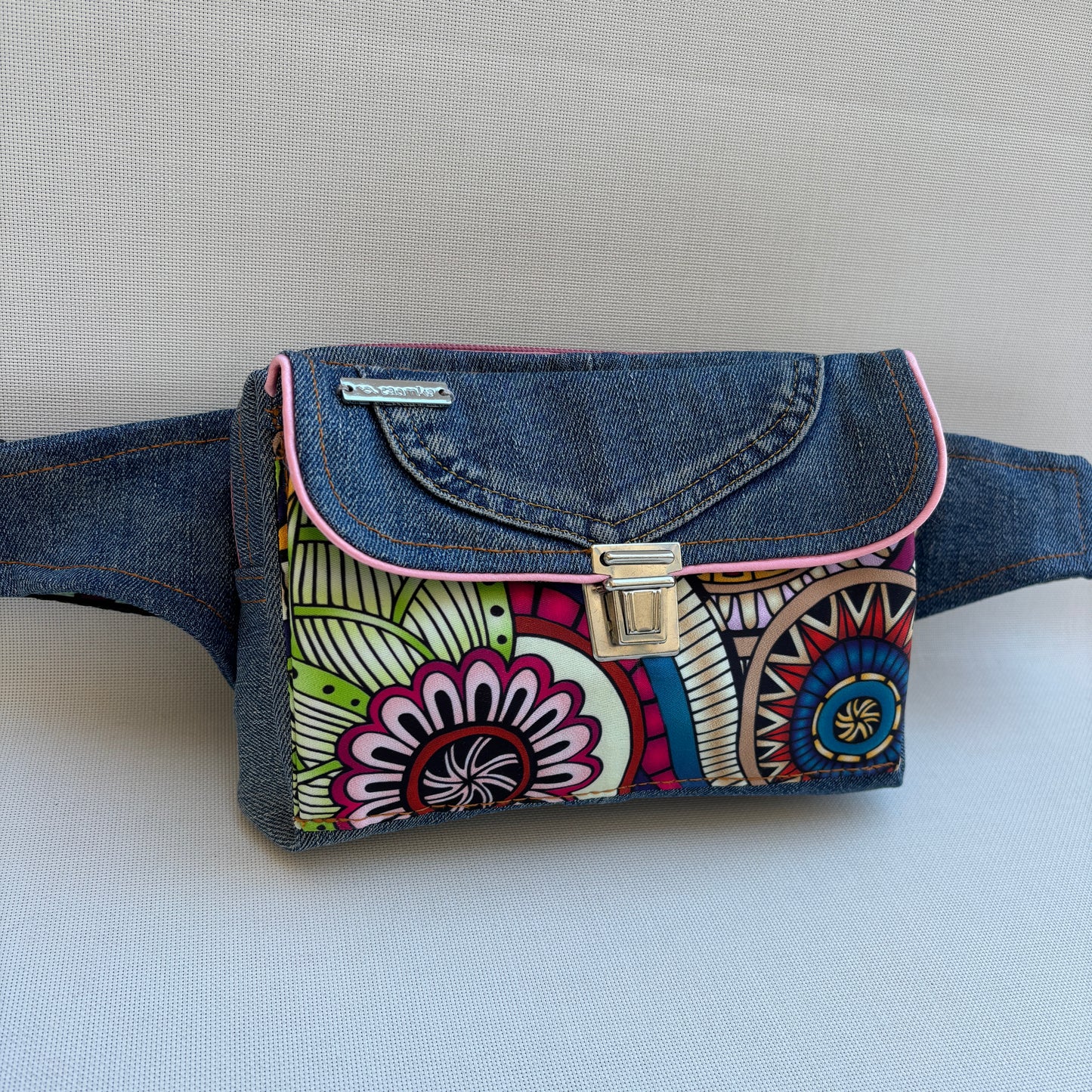 Riñonera Urban "♻️ Jeans Recycled Mandalas Top ♻️" · Pieza Única Núm. 19010