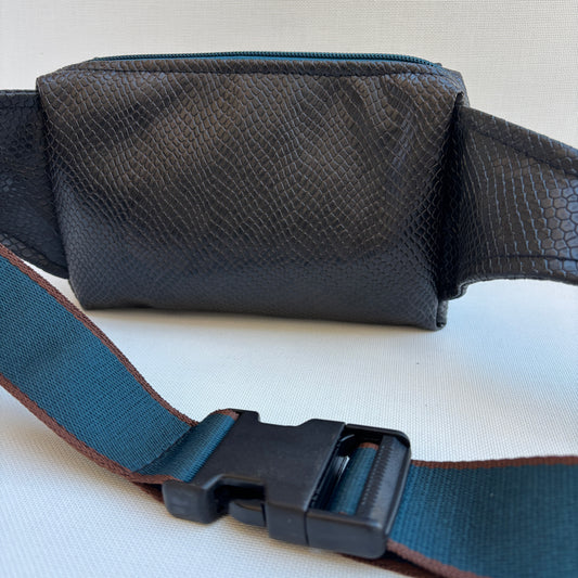 Riñonera Urban "Elegant Dark Blue Top" · Polipiel · Pieza Exclusiva Núm. 19020