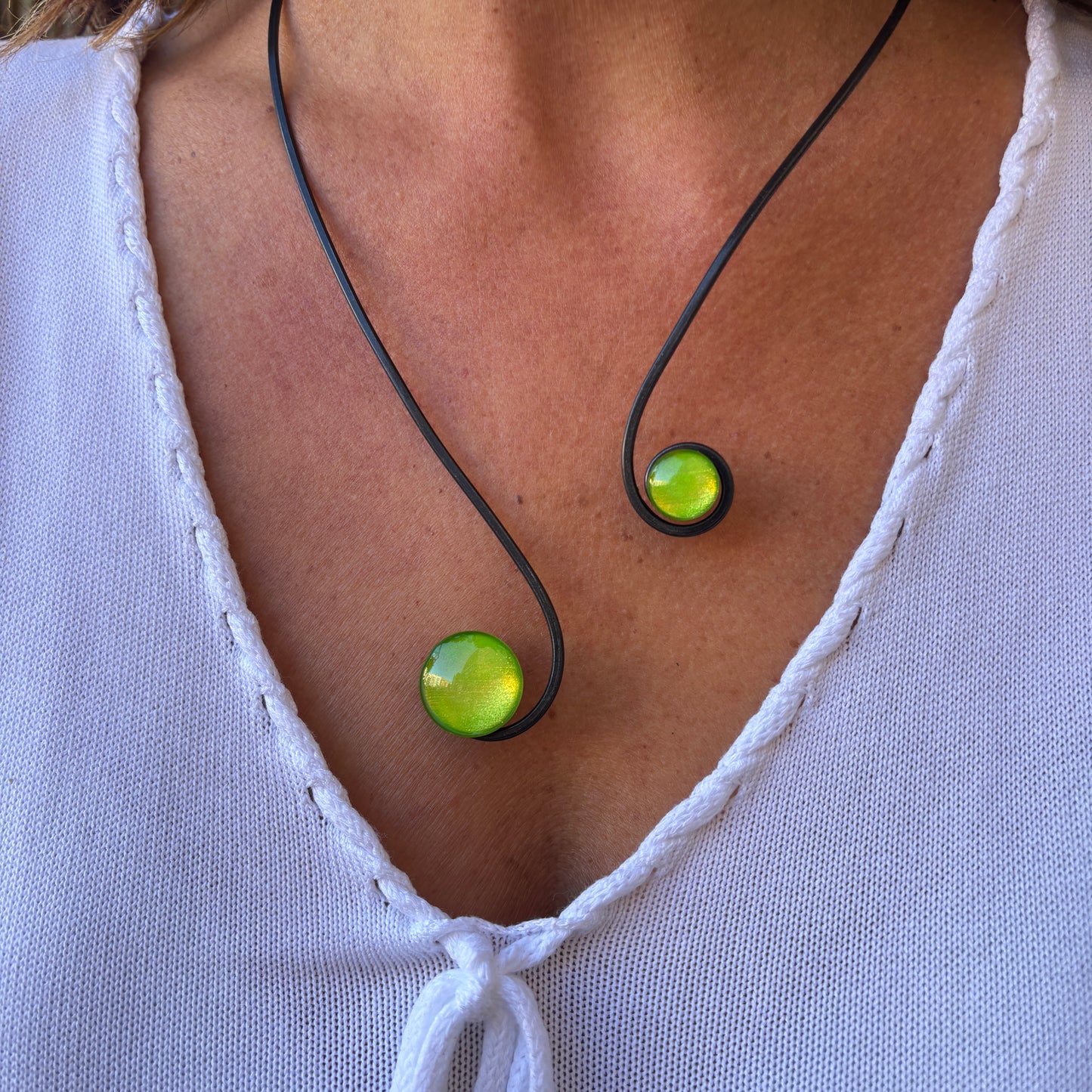 Collar "Doble Sol Lima" – Vidrio fundido y hierro forjado