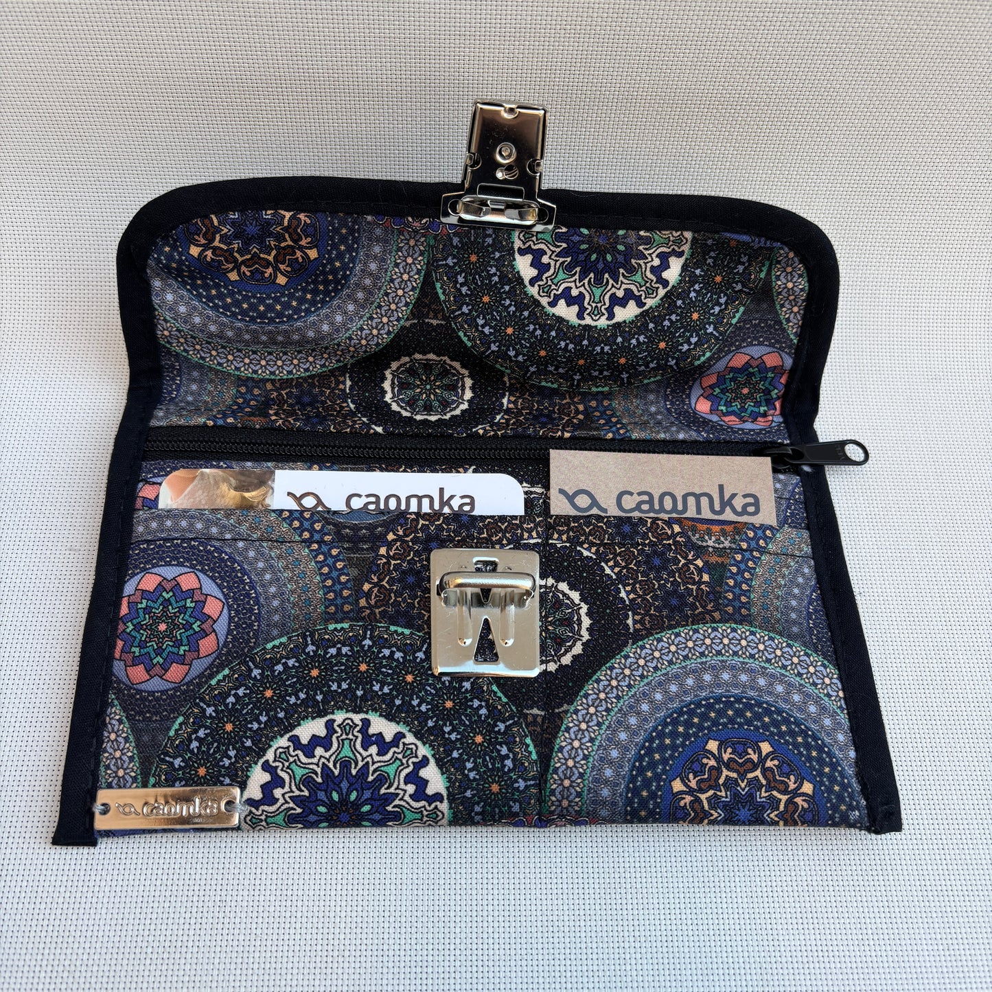 Monedero Plano CAOMKA · Pieza Única Núm. 18281