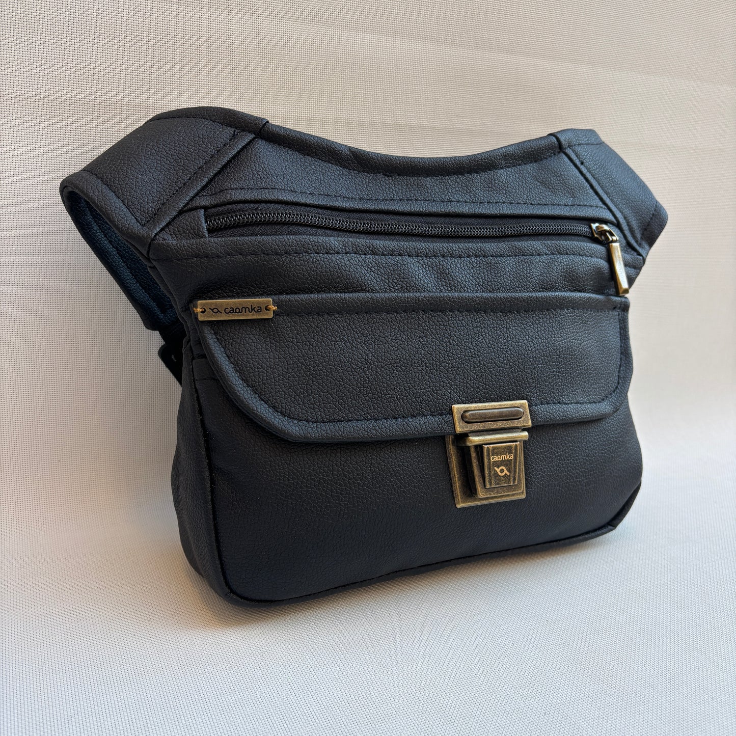 Riñonera "Classic Black Old Gold" · Polipiel · Pieza Exclusiva Núm. 18258