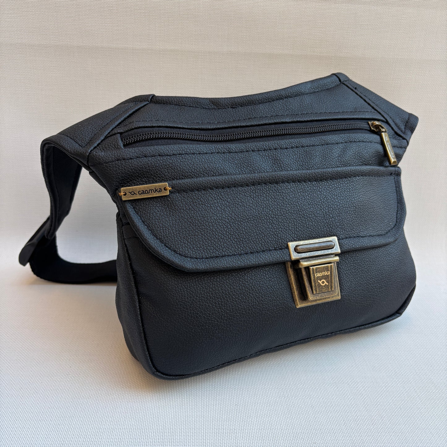 Riñonera "Classic Black Old Gold" · Polipiel · Pieza Exclusiva Núm. 18258