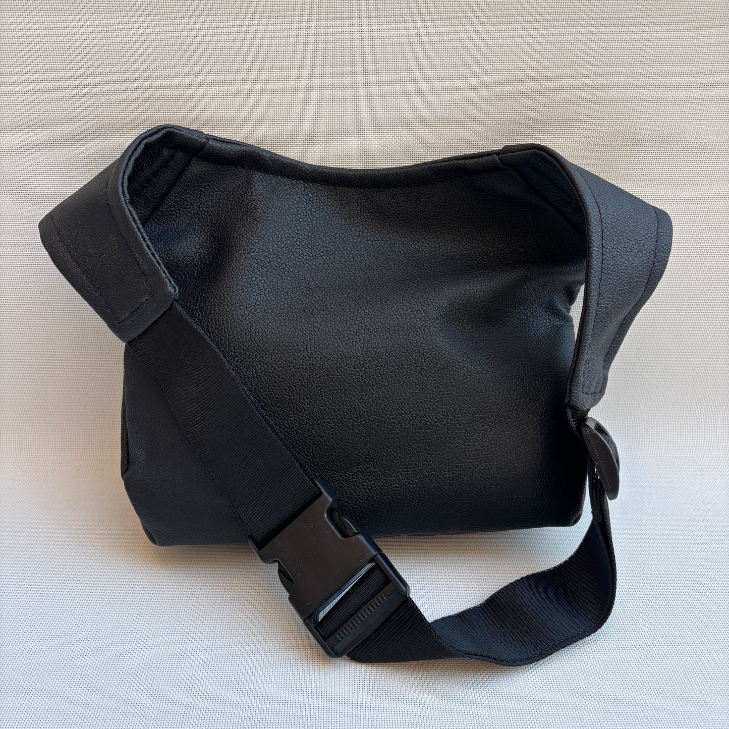 Riñonera "Classic Black Old Gold" · Polipiel · Pieza Exclusiva Núm. 18258