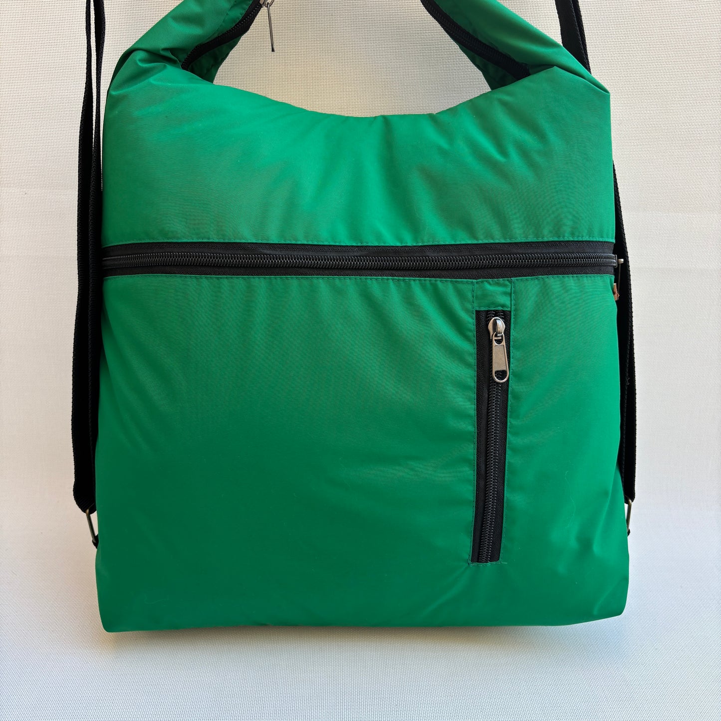 Mochila - Bolso - Tote Bag - Impermeable · Mutifunción · "Nepal" Color Verde · Súper ligera · Pieza 18248