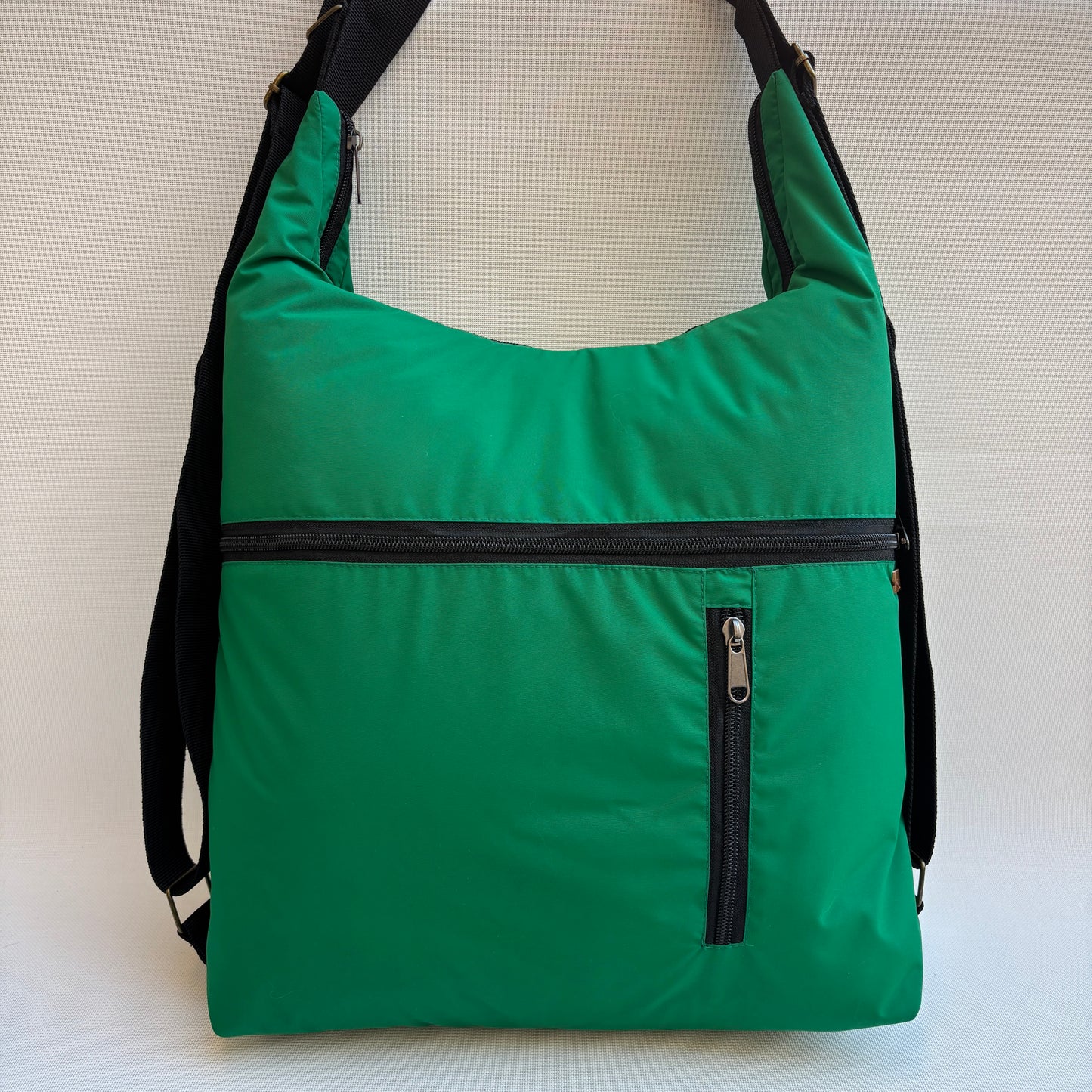Mochila - Bolso - Tote Bag - Impermeable · Mutifunción · "Nepal" Color Verde · Súper ligera · Pieza 18248