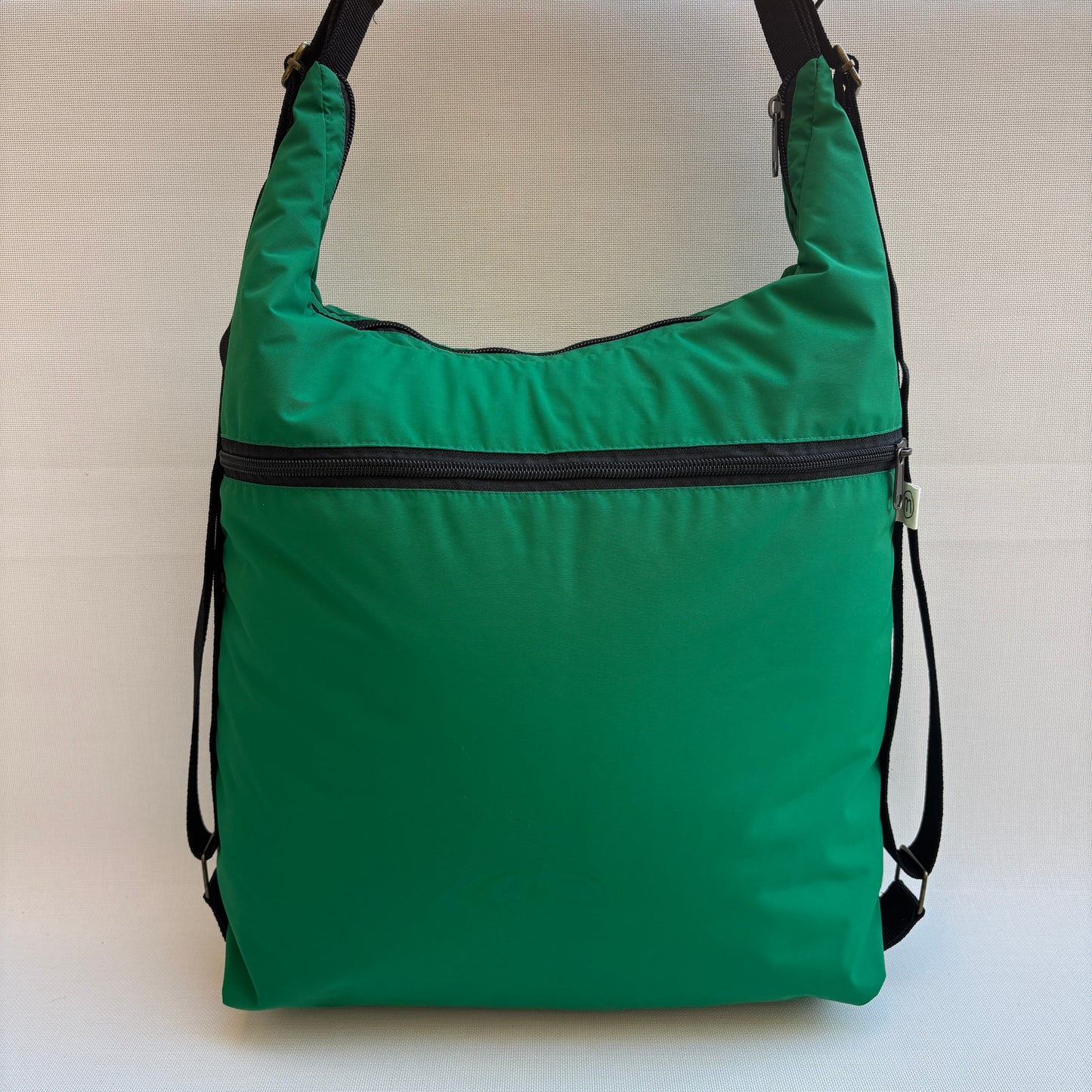 Mochila - Bolso - Tote Bag - Impermeable · Mutifunción · "Nepal" Color Verde · Súper ligera · Pieza 18248